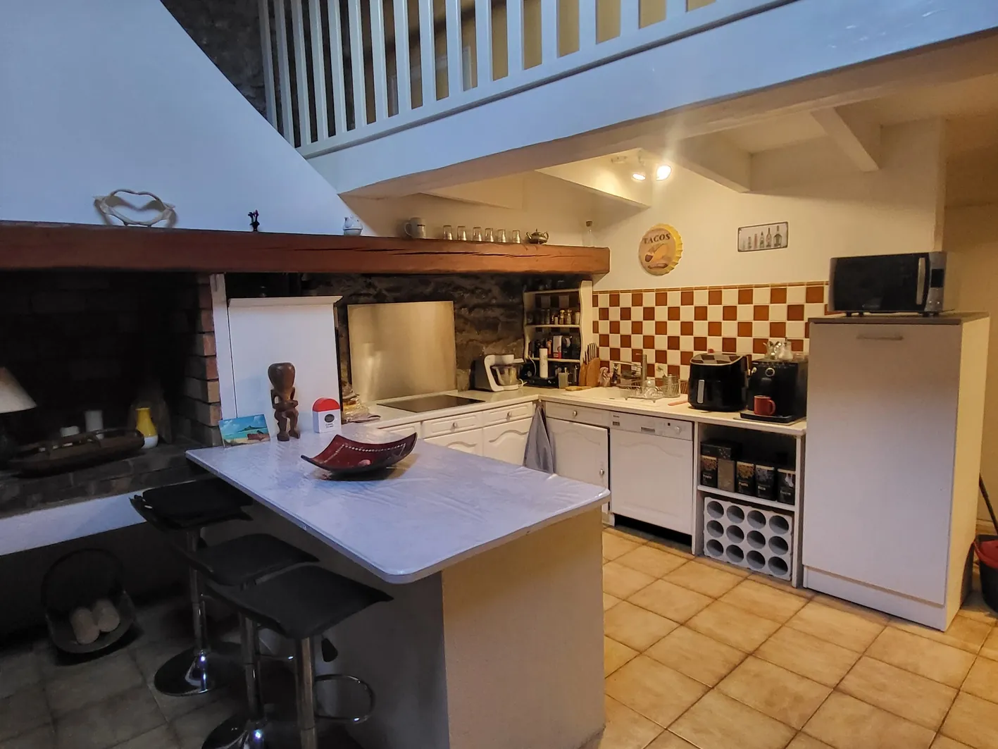 Maison en pierre de 145m² avec garage à Agde, proche commerces et marchés 