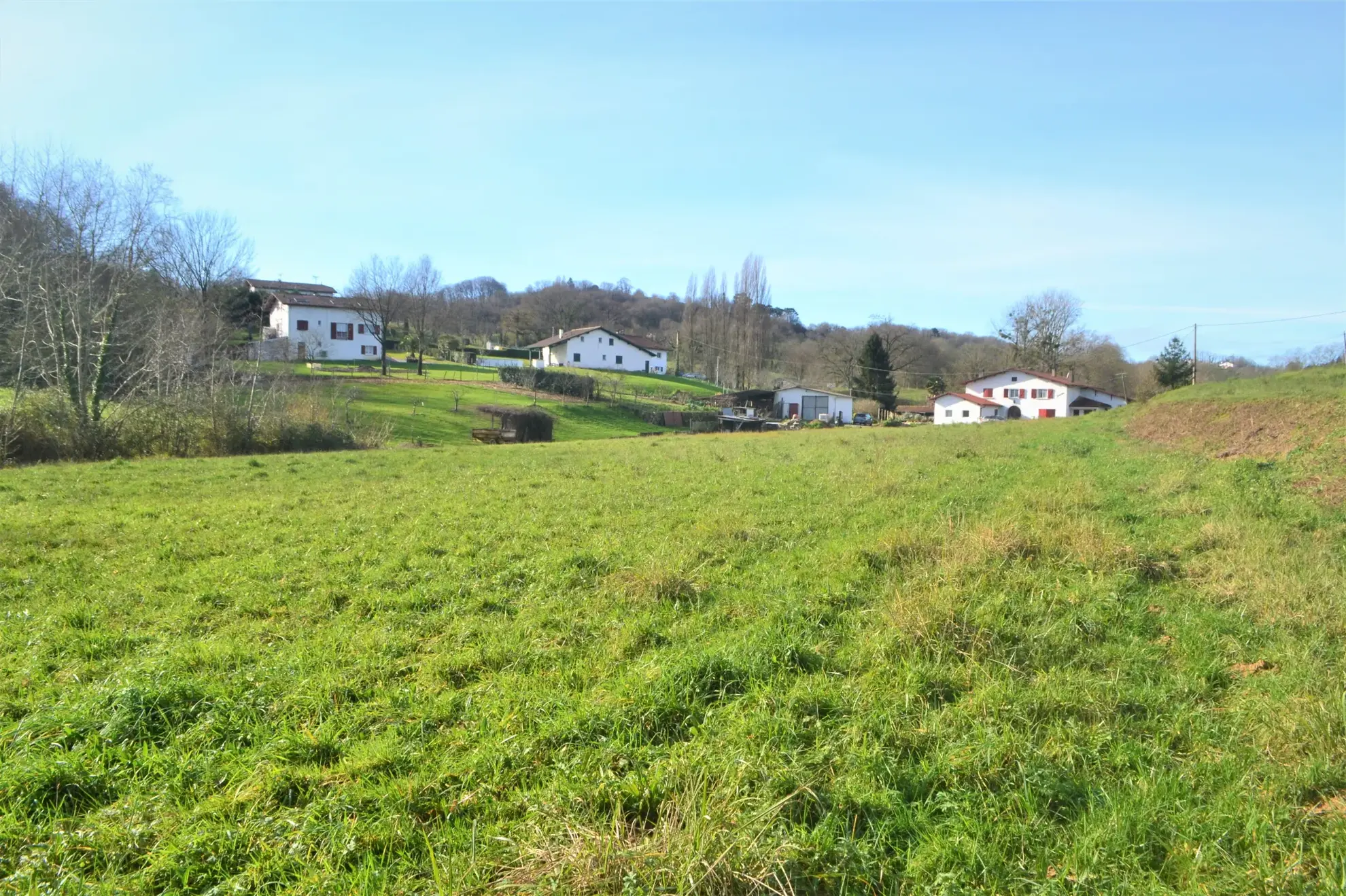 Terrain constructible à Guiche de 1821 m² avec vue campagne 