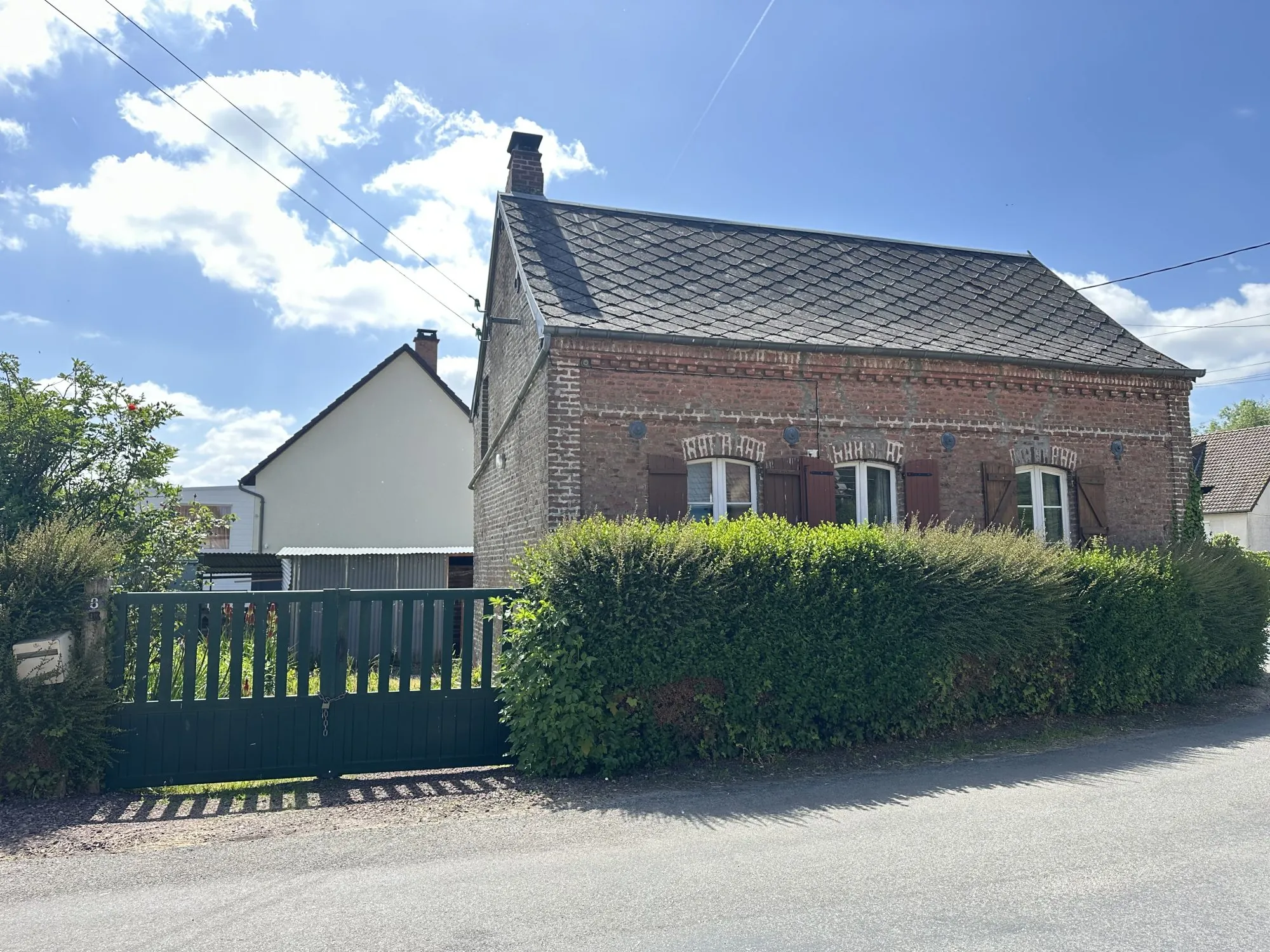 Maison en briques à rénover à Cambron, proximité de la Somme