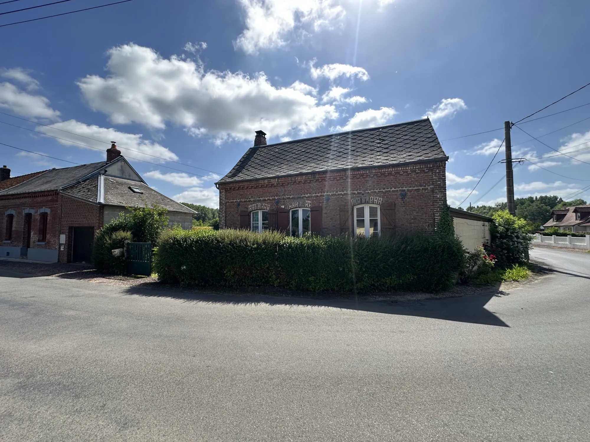 Maison en briques à rénover à Cambron, proximité de la Somme 