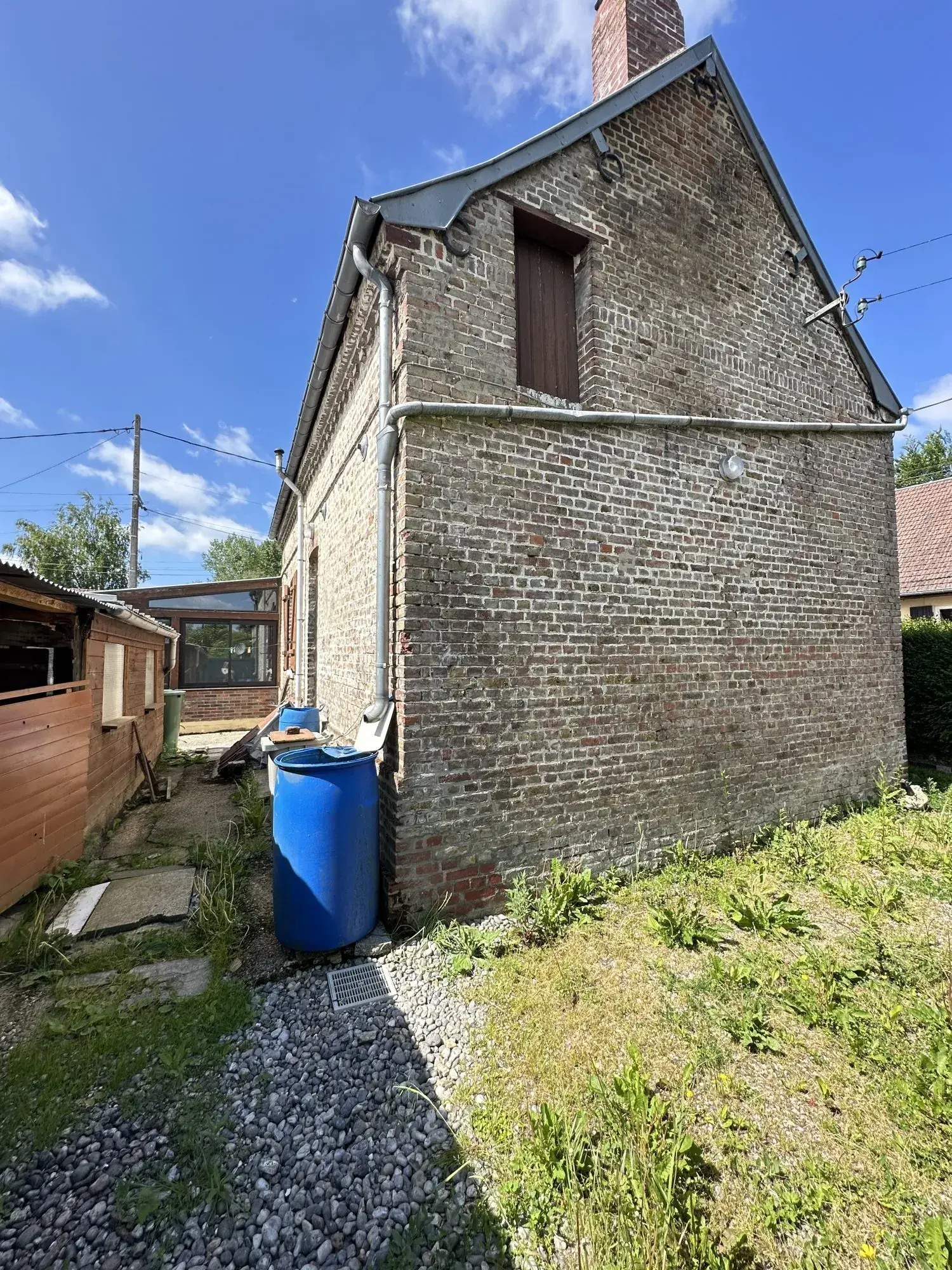 Maison en briques à rénover à Cambron, proximité de la Somme 