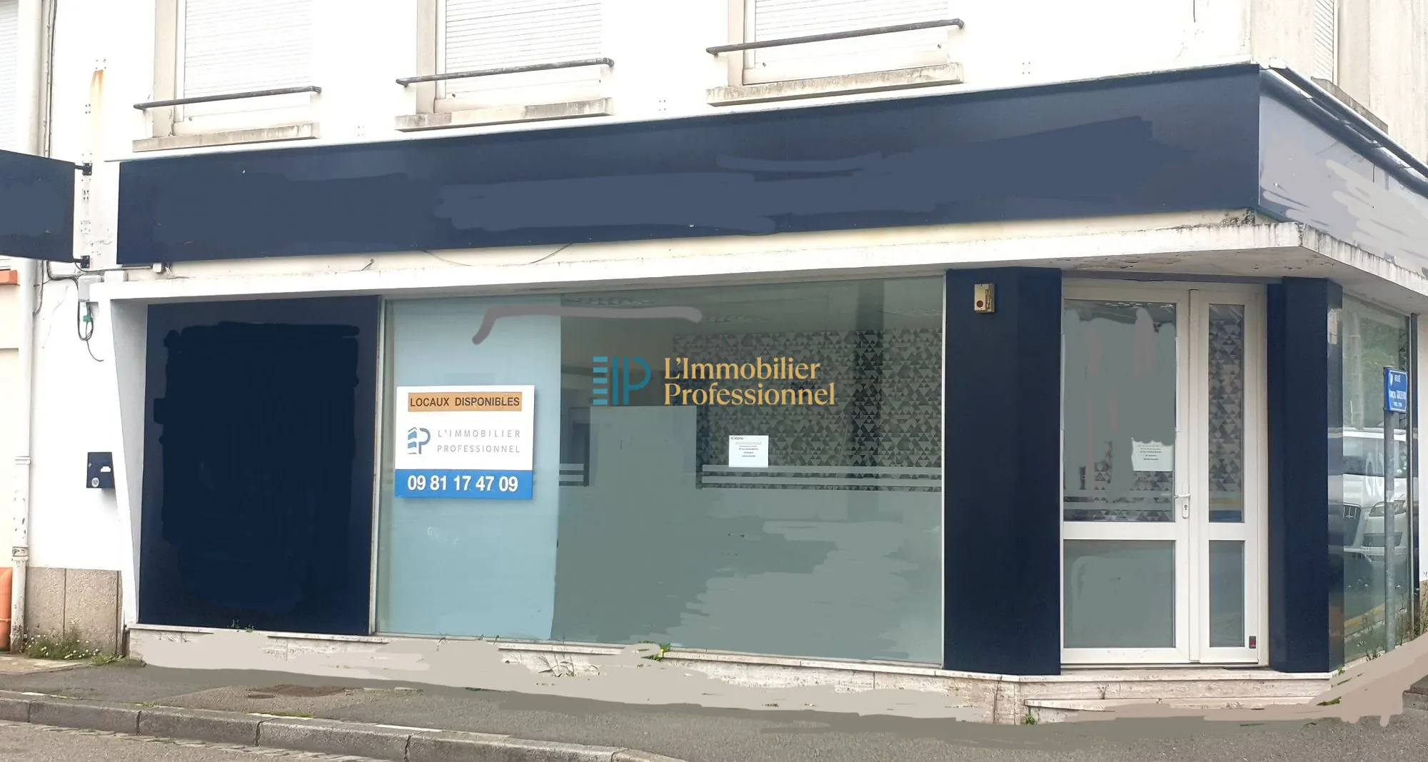 Local commercial de 62 m² à Lanester avec grande vitrine en angle