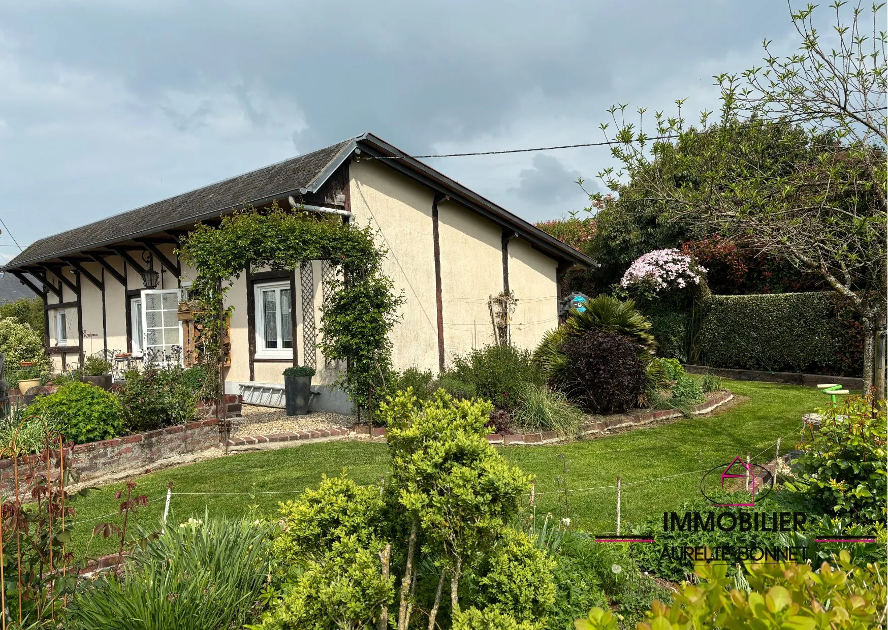 Maison de plain-pied à vendre près de Pont-l'Évêque avec jardin