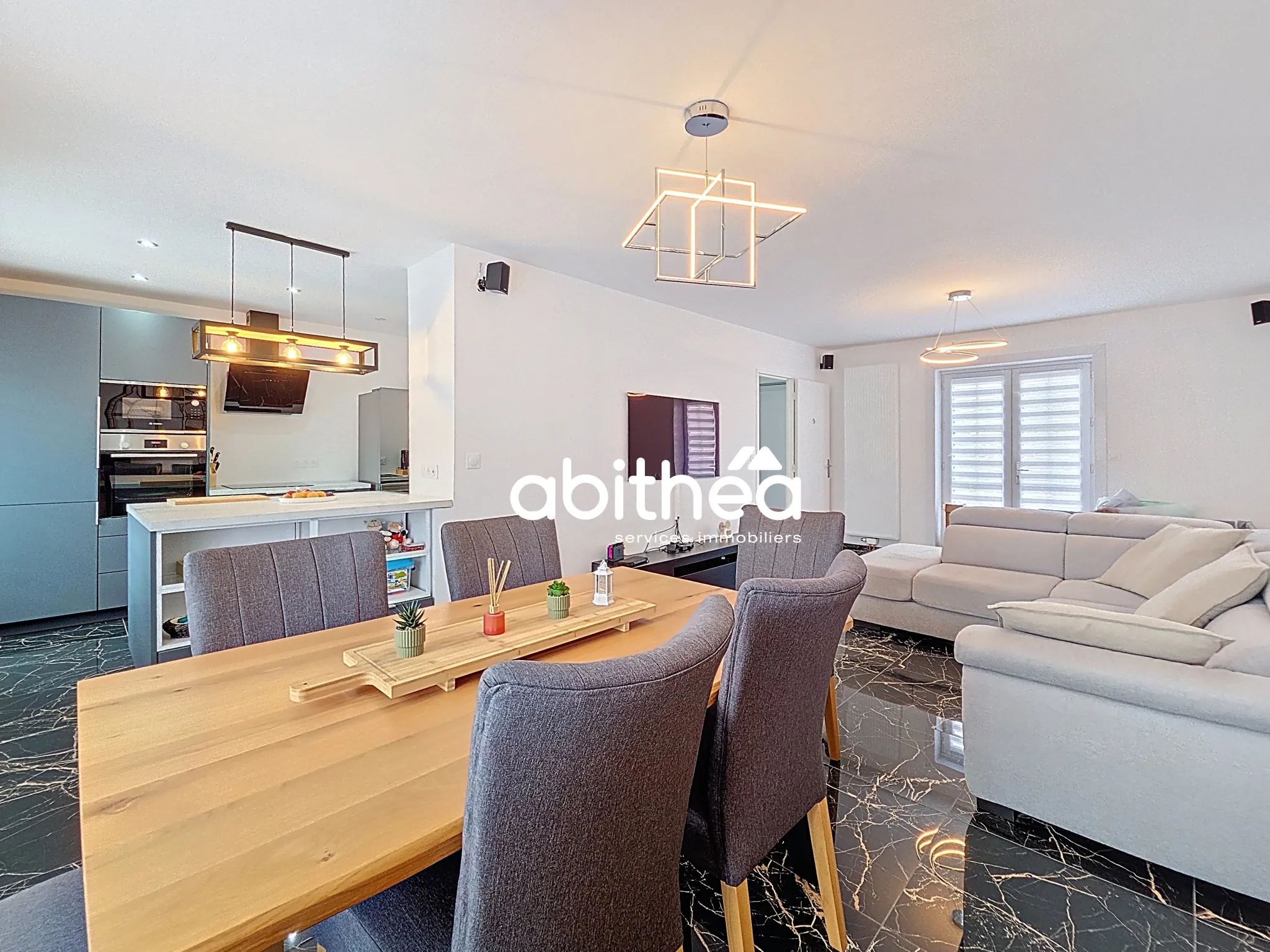 Maison rénovée de 83m2 avec jardin, garage, proche commodités à Courrières