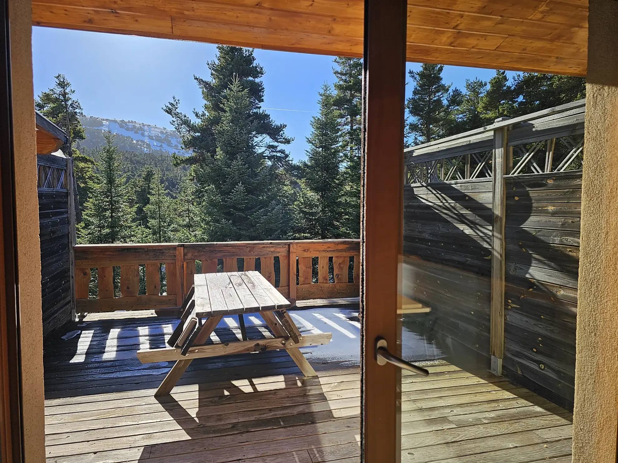 Appartement récent avec mezzanine et terrasse à Caille - Opportunité rare. 