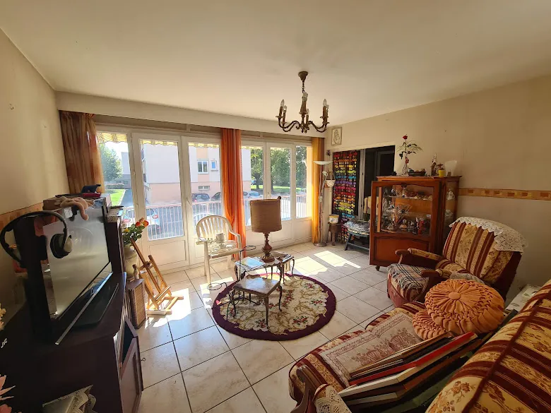 Appartement 4 pièces de 77 m² avec balcon, garage et cave à Guilherand-Granges 