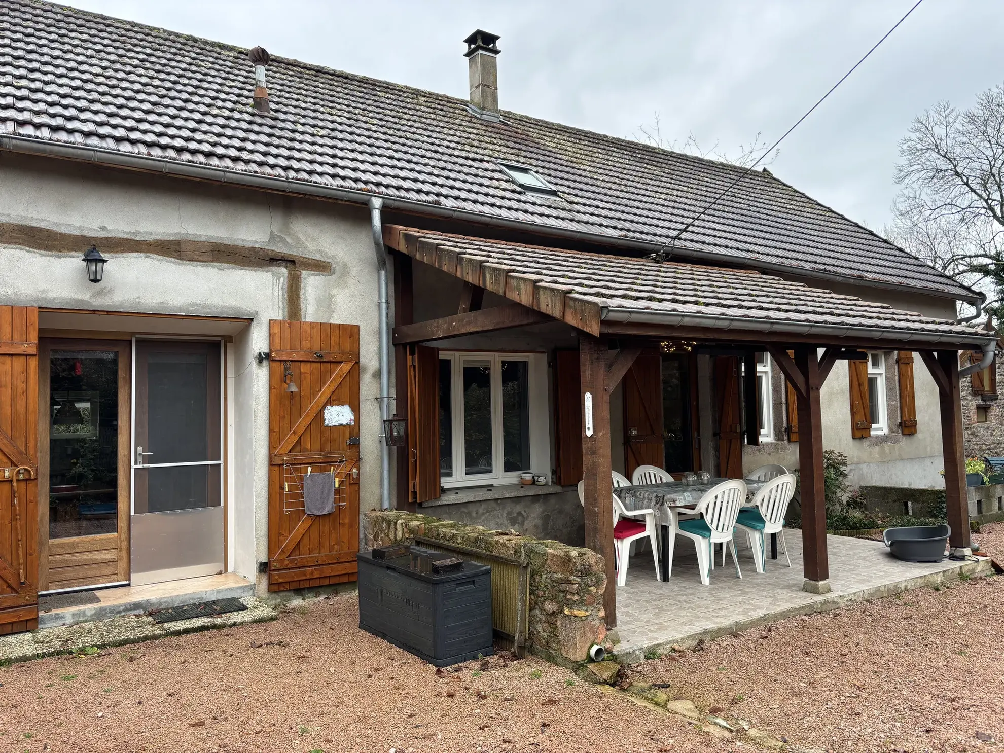 Charmante maison avec deux espaces de vie et accès à la rivière dans l'Allier