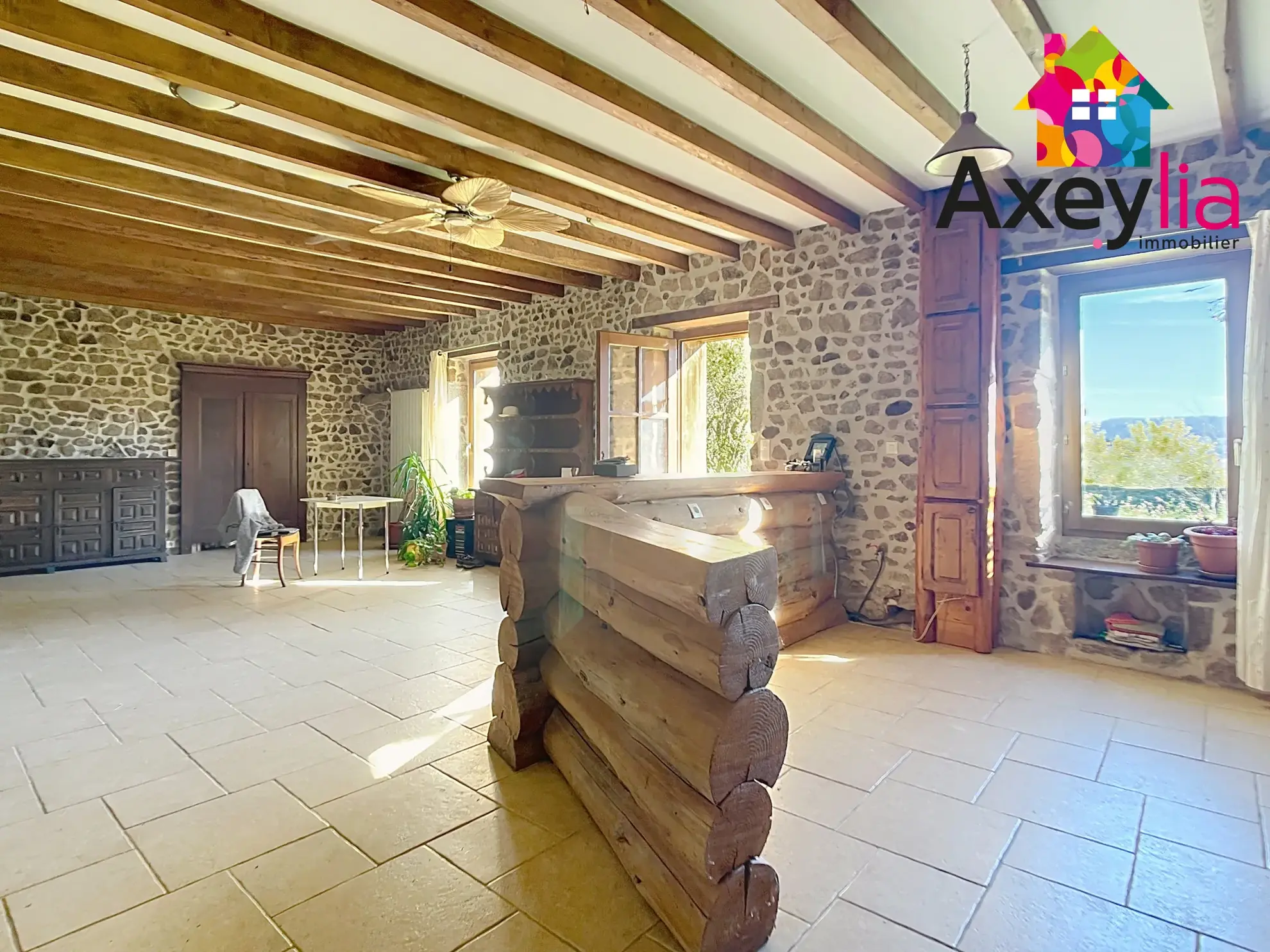 Corps de ferme avec terrain de 2,5 hectares et dépendances à Saint-Bonnet-des-Quarts