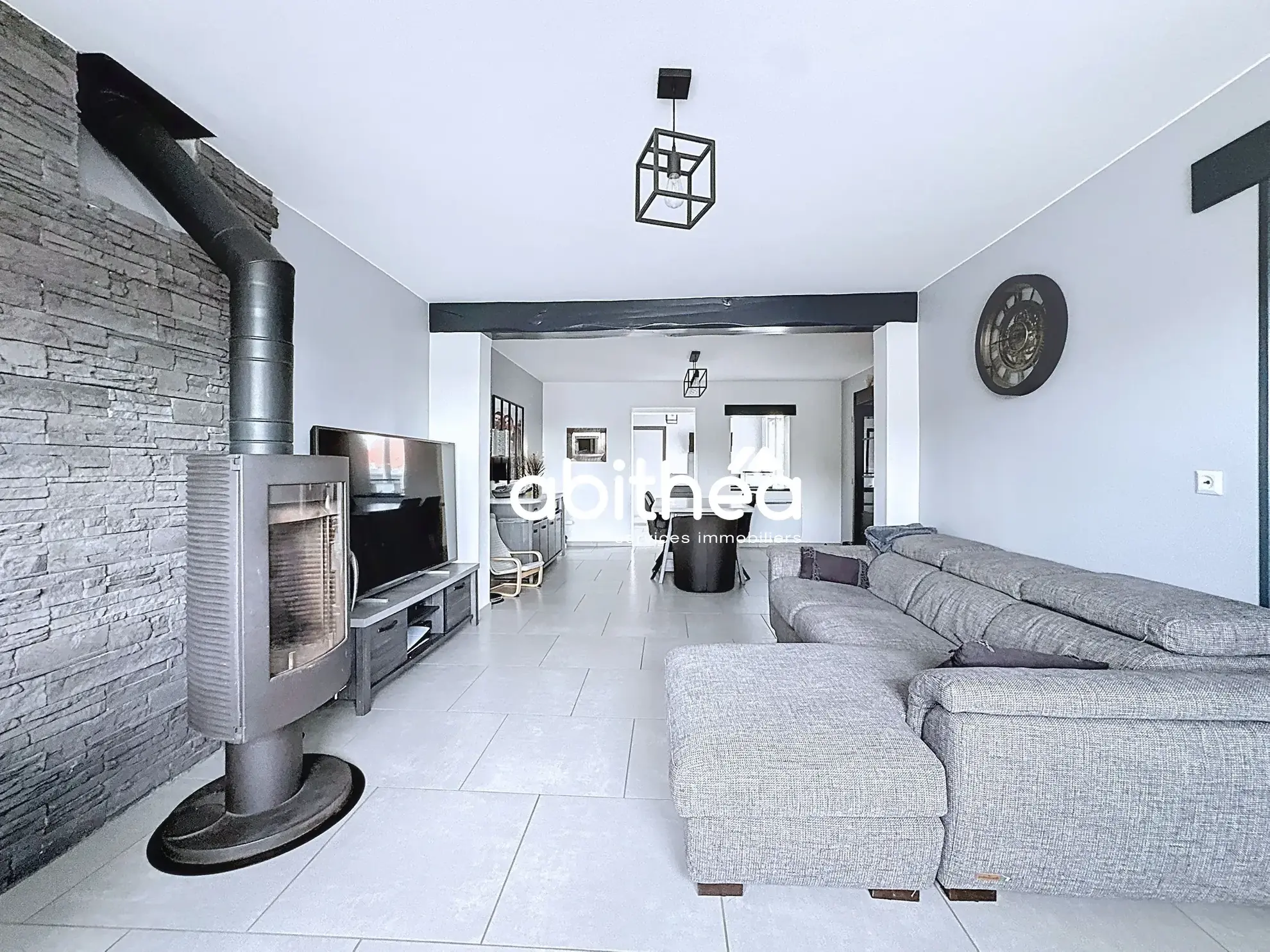 Maison rénovée de 105 m² à Maisnil les Ruitz avec jardin et parking