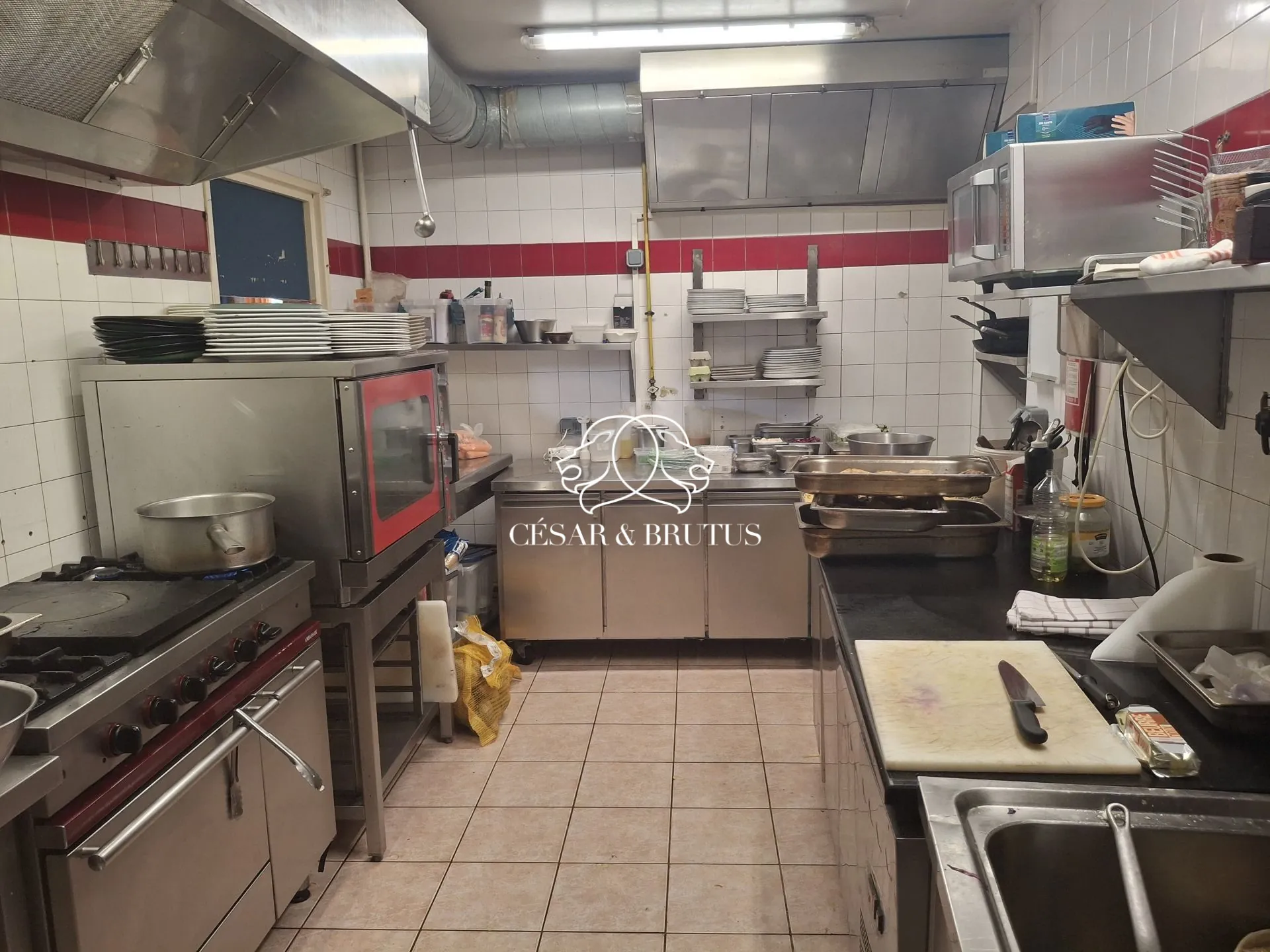 À vendre restaurant-bar de 125 m² à Lyon 9ème avec terrasse et licence 4