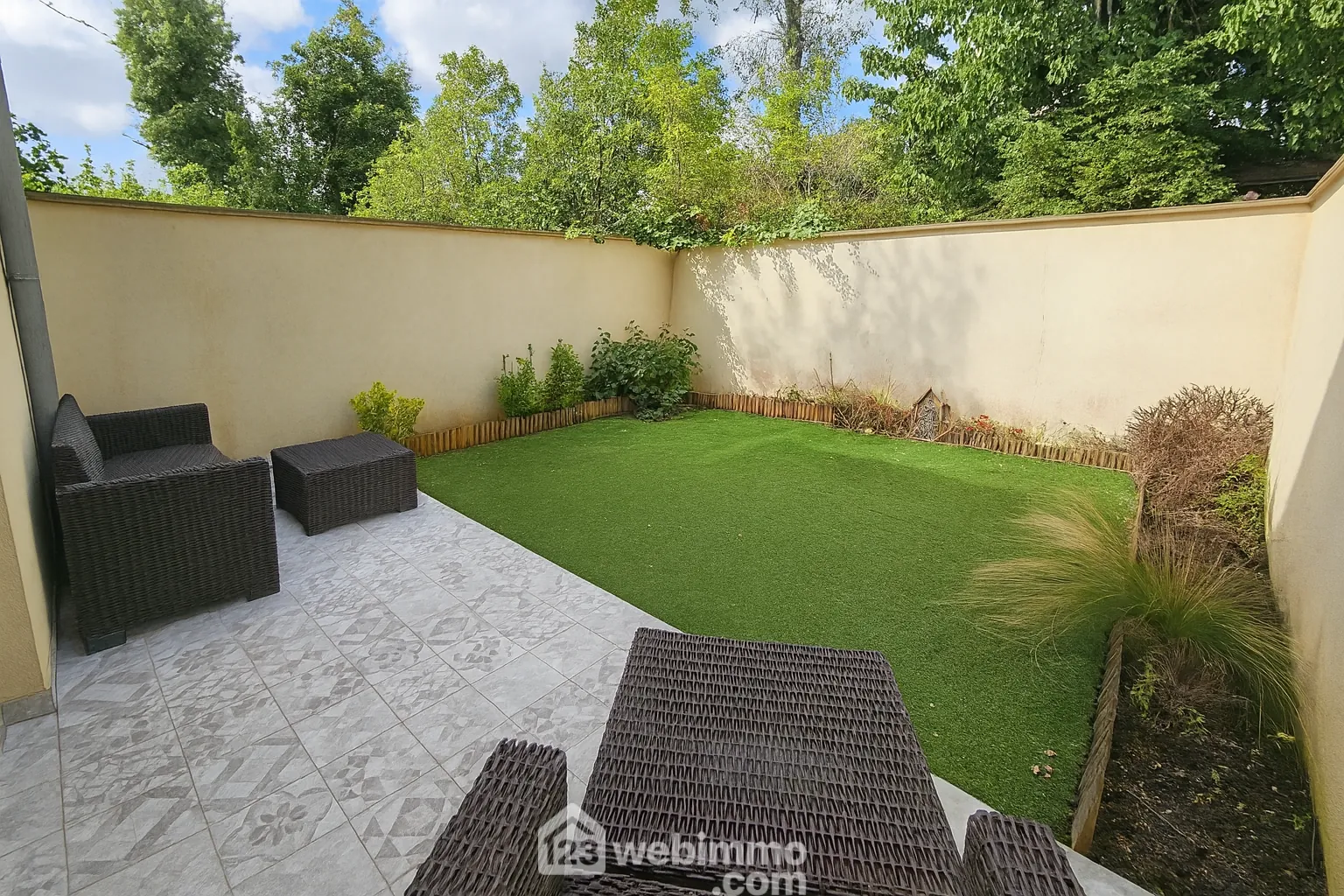 Maison de 66 m² à vendre à Arbonne-la-Forêt avec terrasses et jardin