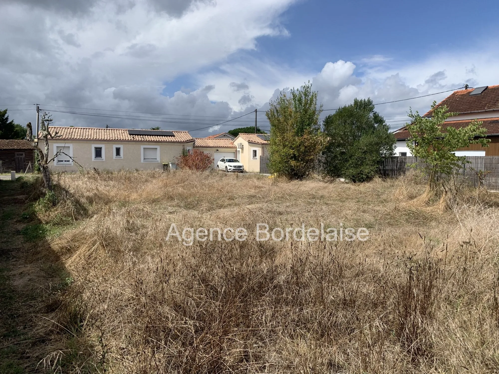 Terrain constructible de 592 m² à Margaux, proche Bordeaux