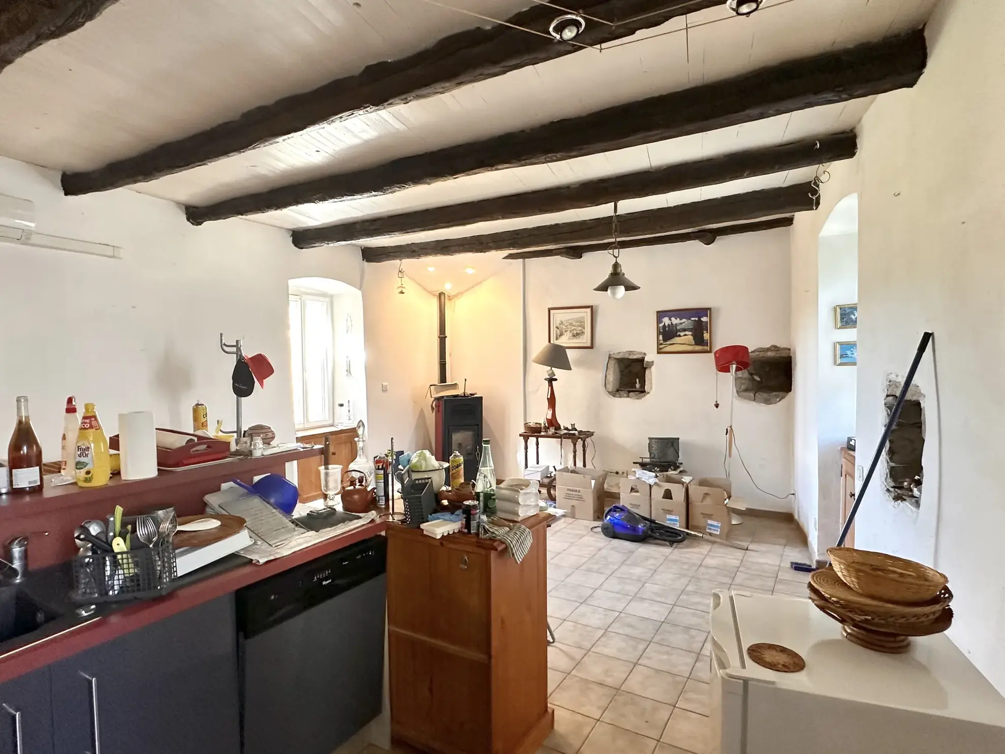 Charmante maison de ville avec cour et fort potentiel à Vallon-Pont-d’Arc 