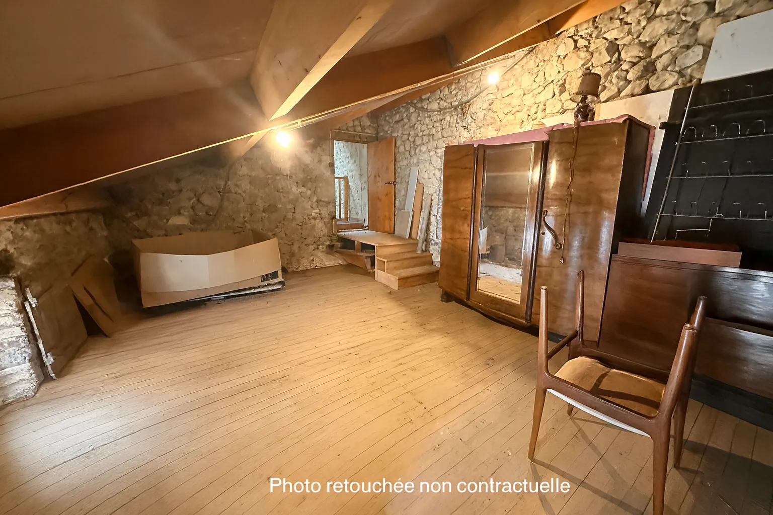 Charmante maison de ville avec cour et fort potentiel à Vallon-Pont-d’Arc 