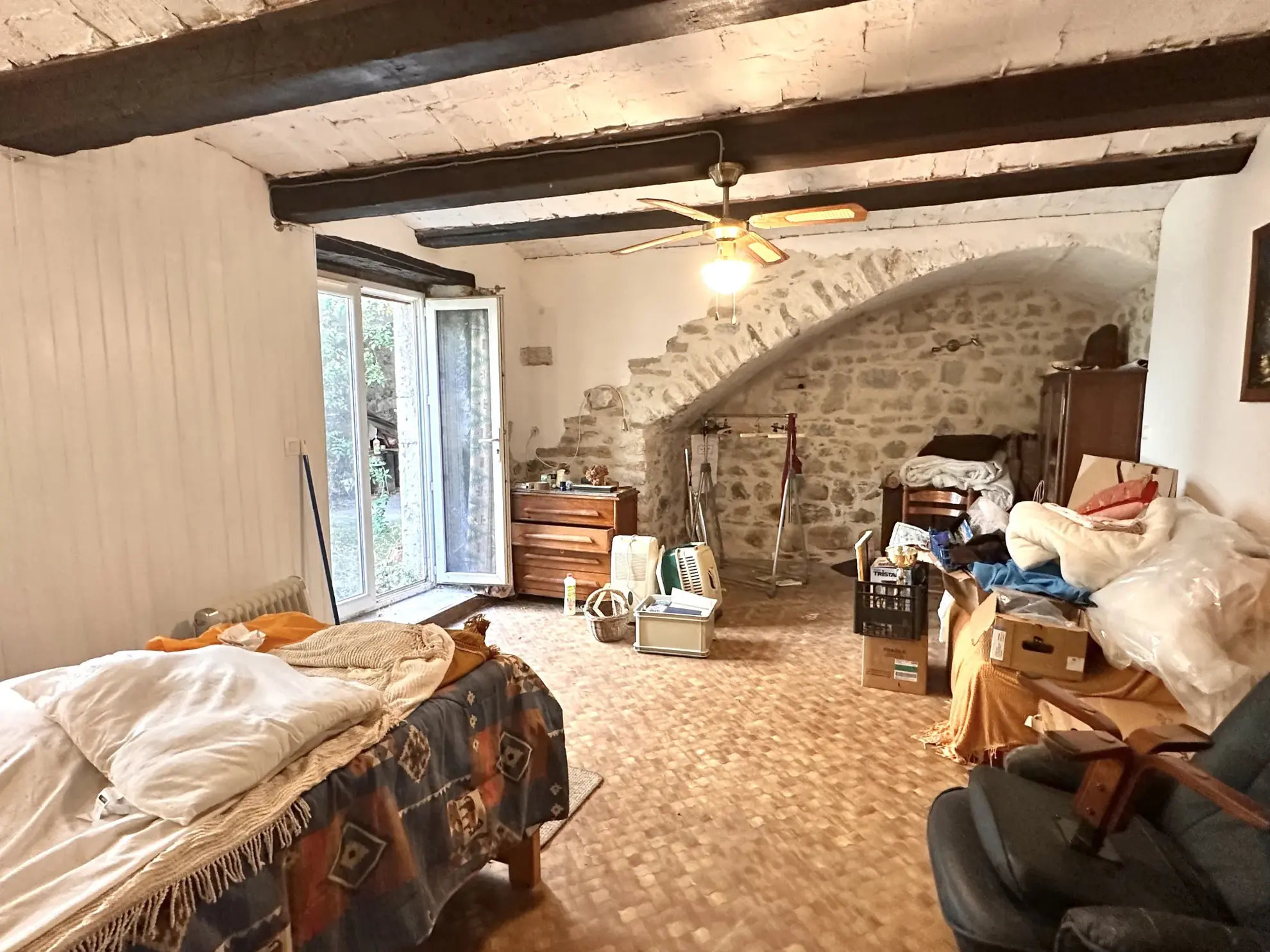 Charmante maison de ville avec cour et fort potentiel à Vallon-Pont-d’Arc 