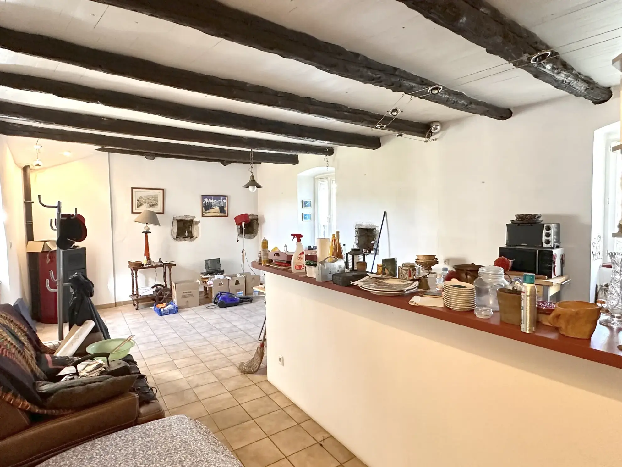 Charmante maison de ville avec cour et fort potentiel à Vallon-Pont-d’Arc 