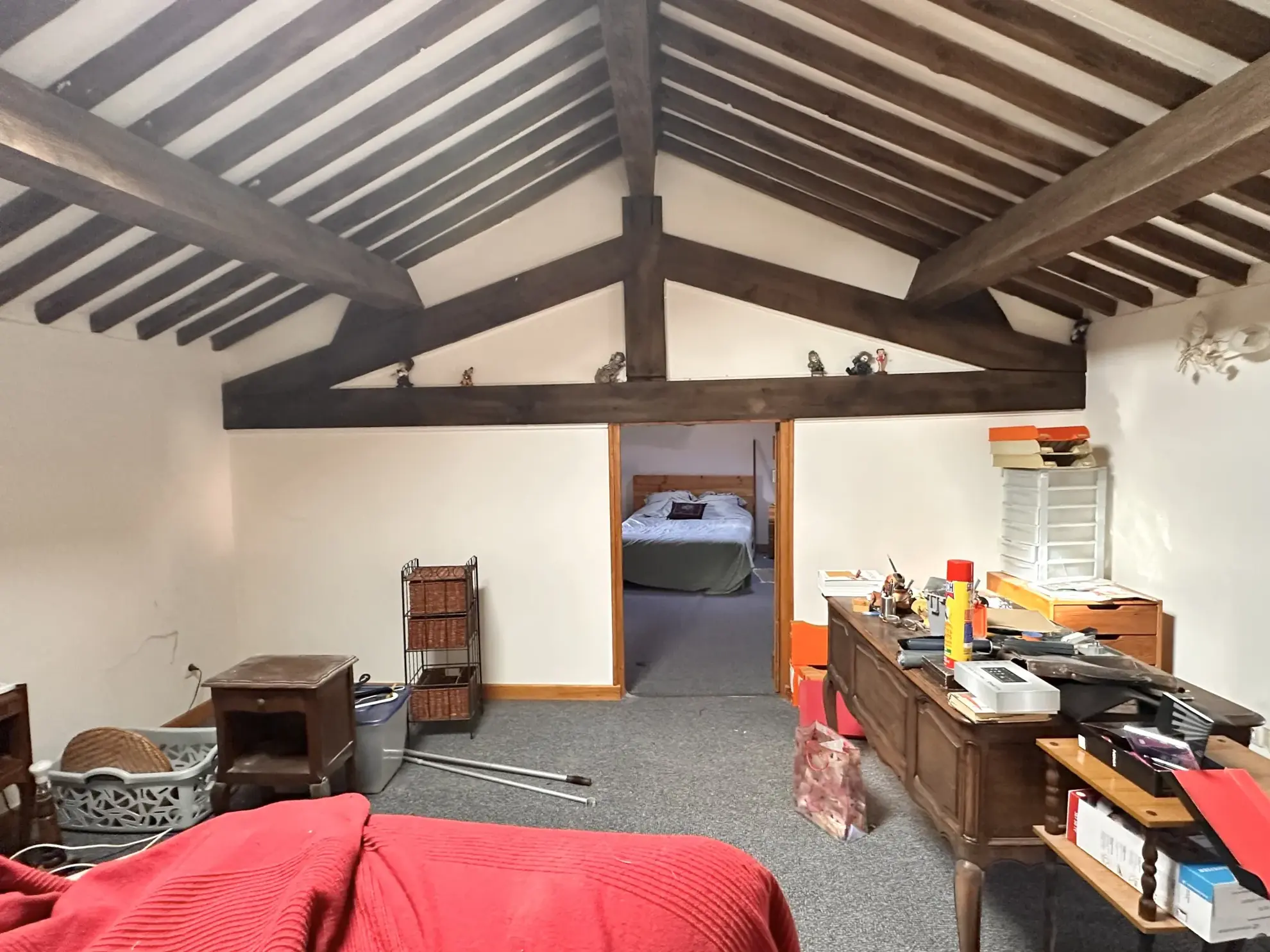 Charmante maison de ville avec cour et fort potentiel à Vallon-Pont-d’Arc 