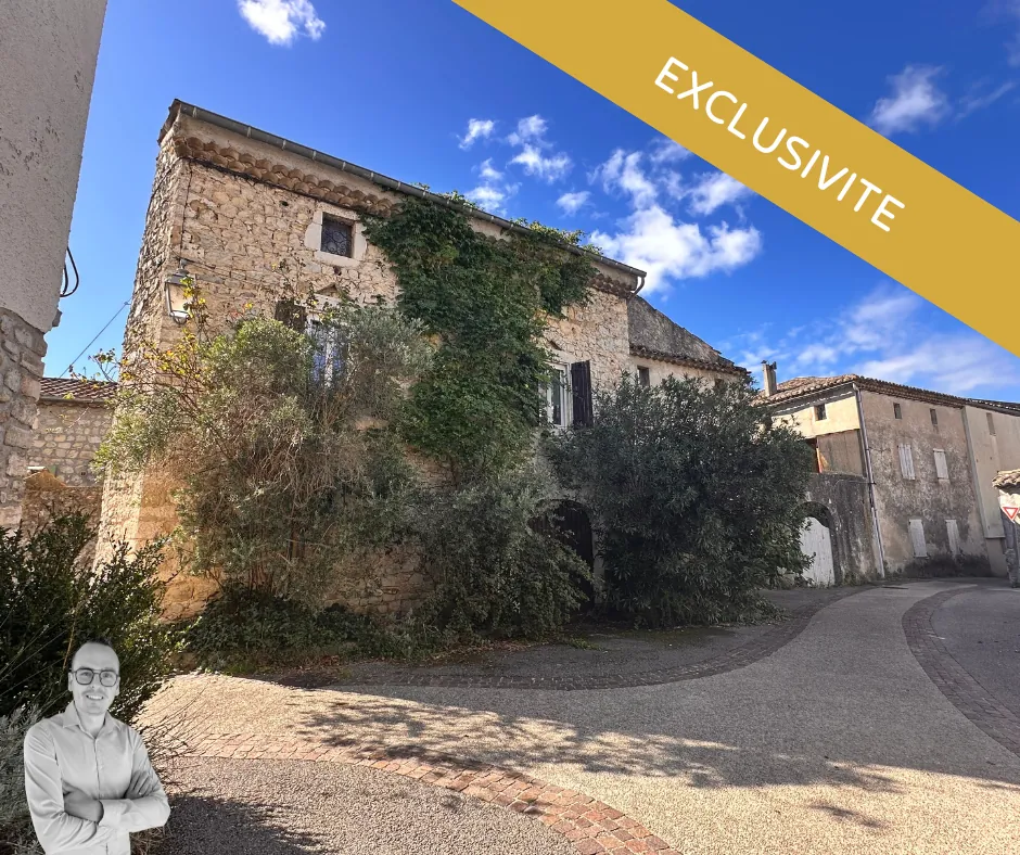 Charmante maison de ville avec cour et fort potentiel à Vallon-Pont-d’Arc 