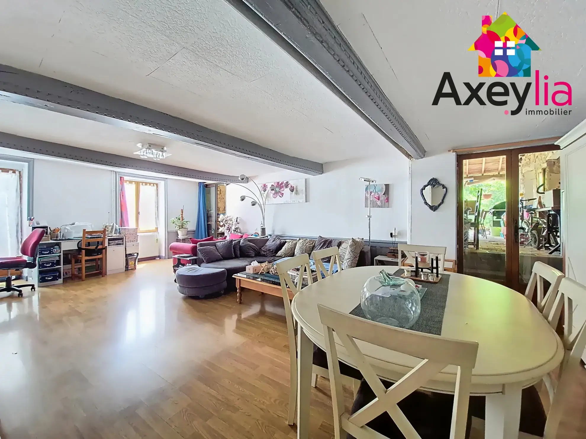 Maison en pierre à vendre à Cuinzier avec 3 chambres et terrain - Proche Charlieu 