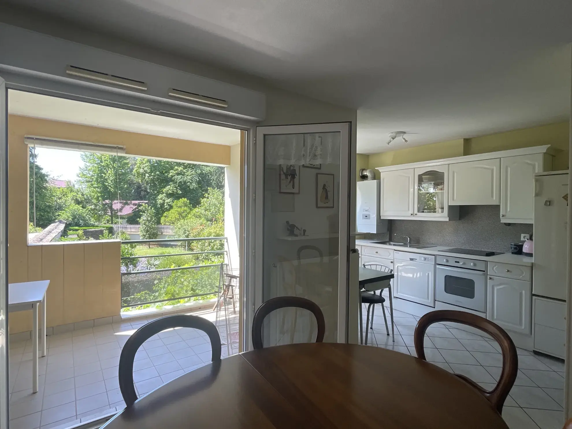 À vendre à Craponne : appartement traversant T3 de 77,83 m² avec cave et garage en option
