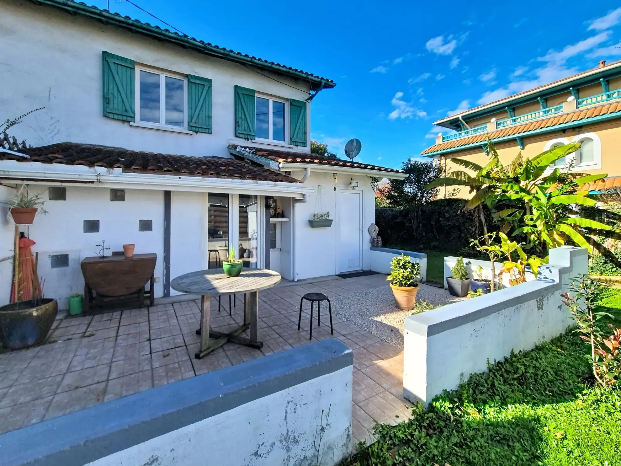 Charmante maison mitoyenne de 99 m2 à Dax avec potentiel de rénovation