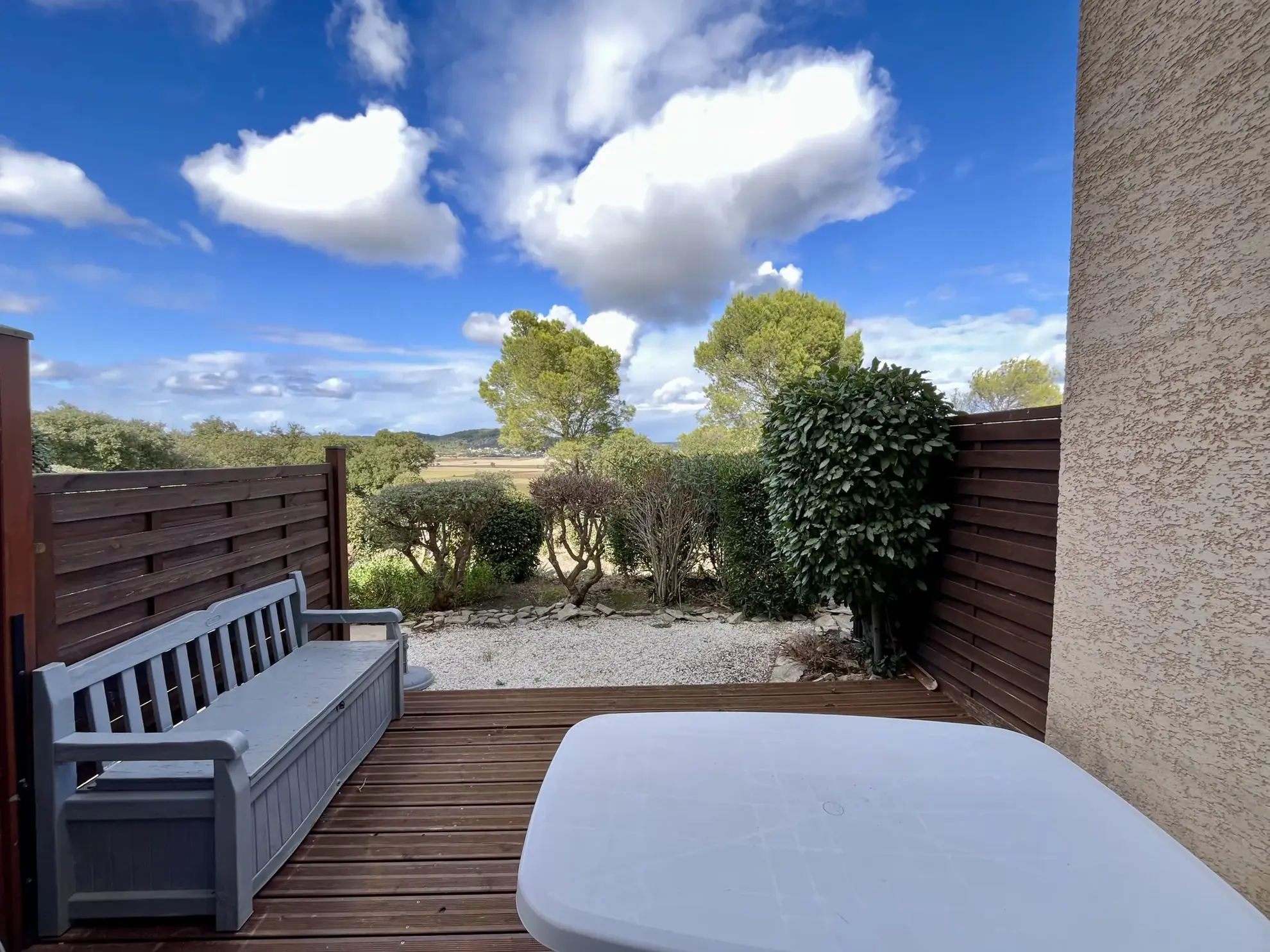 À vendre maison de 50 m² avec deux terrasses à Calvisson dans résidence avec piscine 