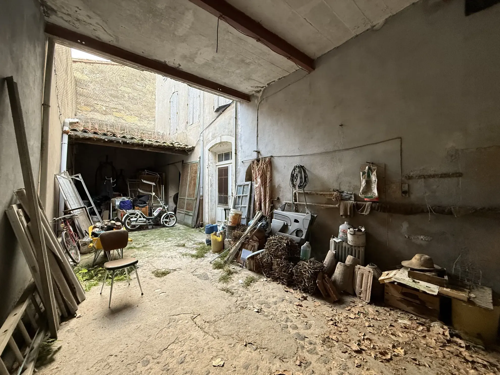 Maison d’angle avec garage, terrasse et combles à Florensac