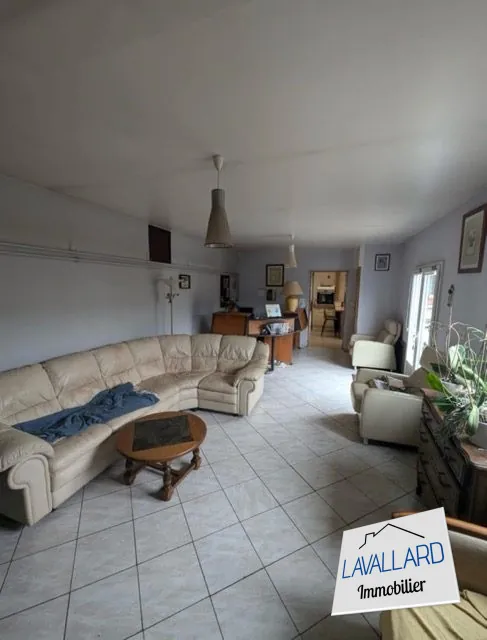 Magnifique maison de 243 m² avec 4 chambres à Mailly-Maillet