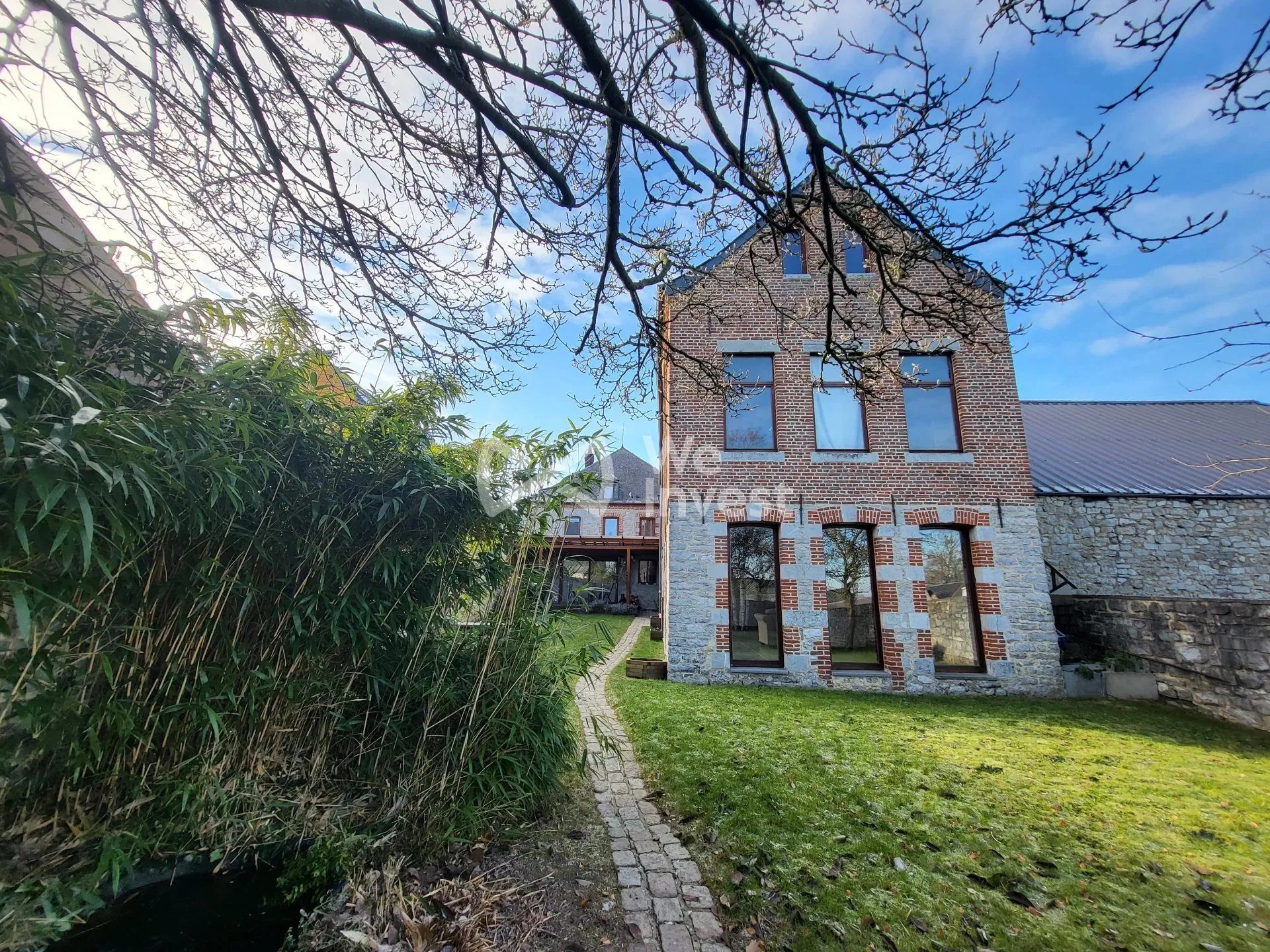 Maison familiale de 250 m² à Trelon avec terrasse et cave, proche commodités