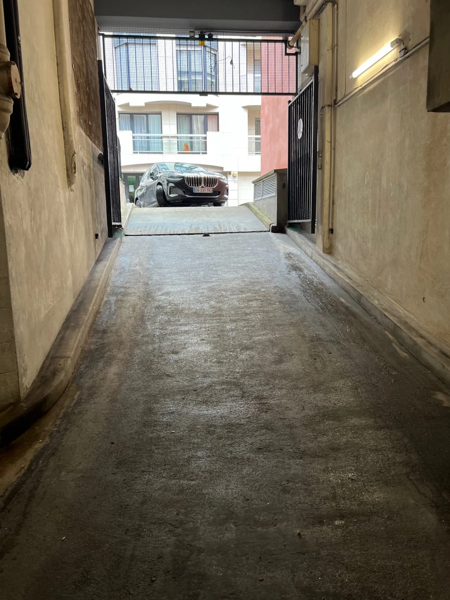 Garage fermé 15ème arrondissement Paris - Box de 10,32 m² à vendre