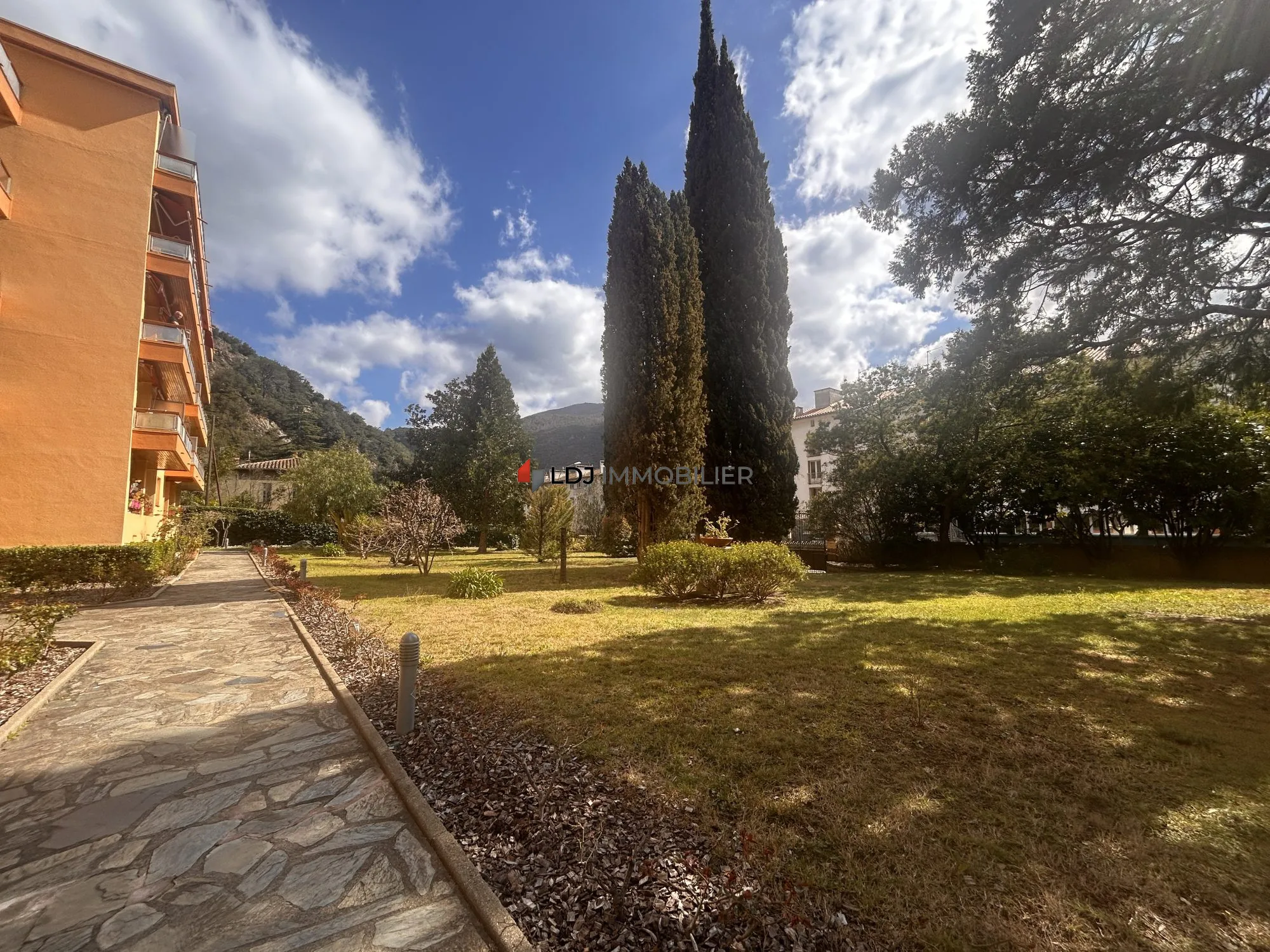 Appartement T3 lumineux avec terrasse, cave et parking à Amélie-les-Bains-Palalda