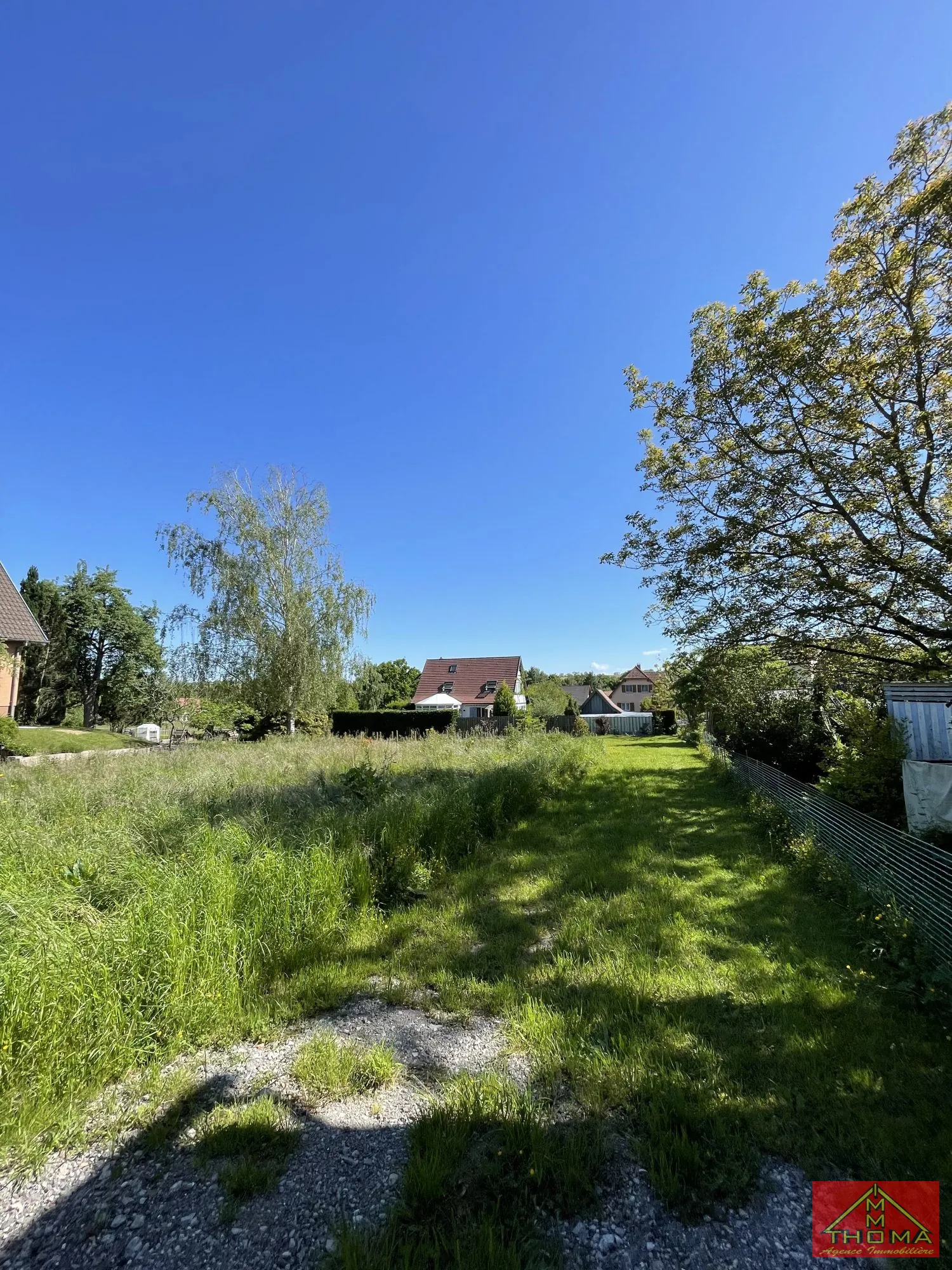 Terrain constructible viabilisé de 787 m² à Berentzwiller - Cadre paisible et pratique 