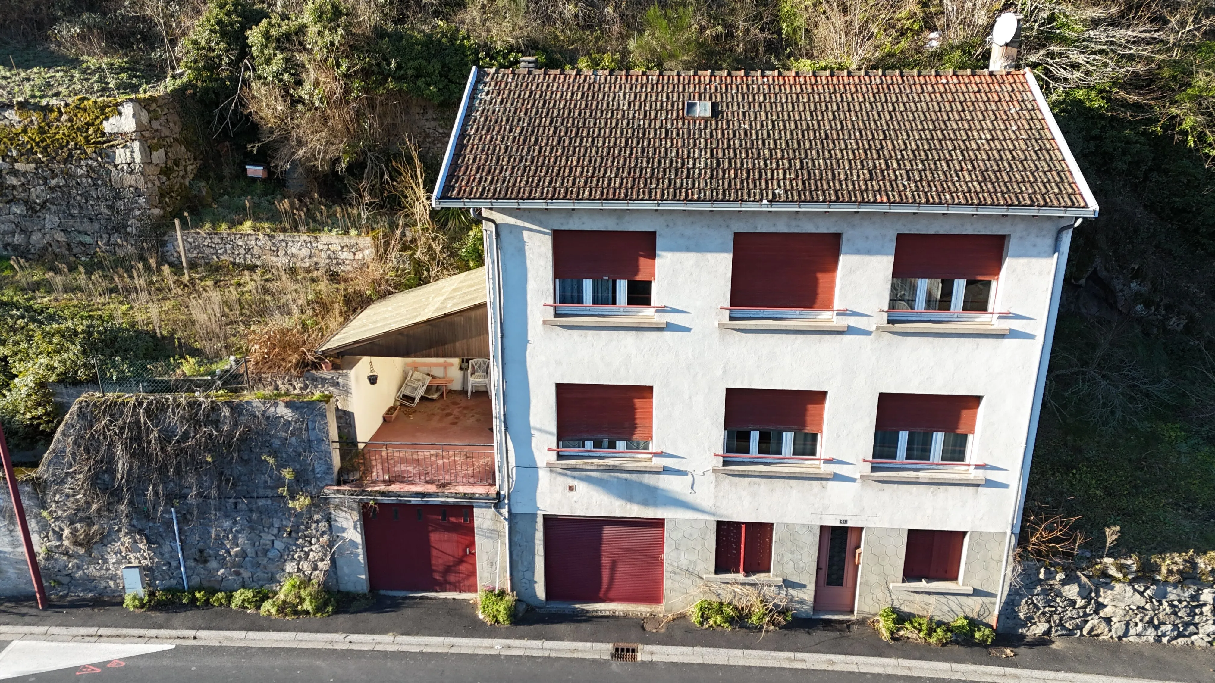 Maison à vendre à Olliergues avec vue sur le centre bourg de 114 m² 