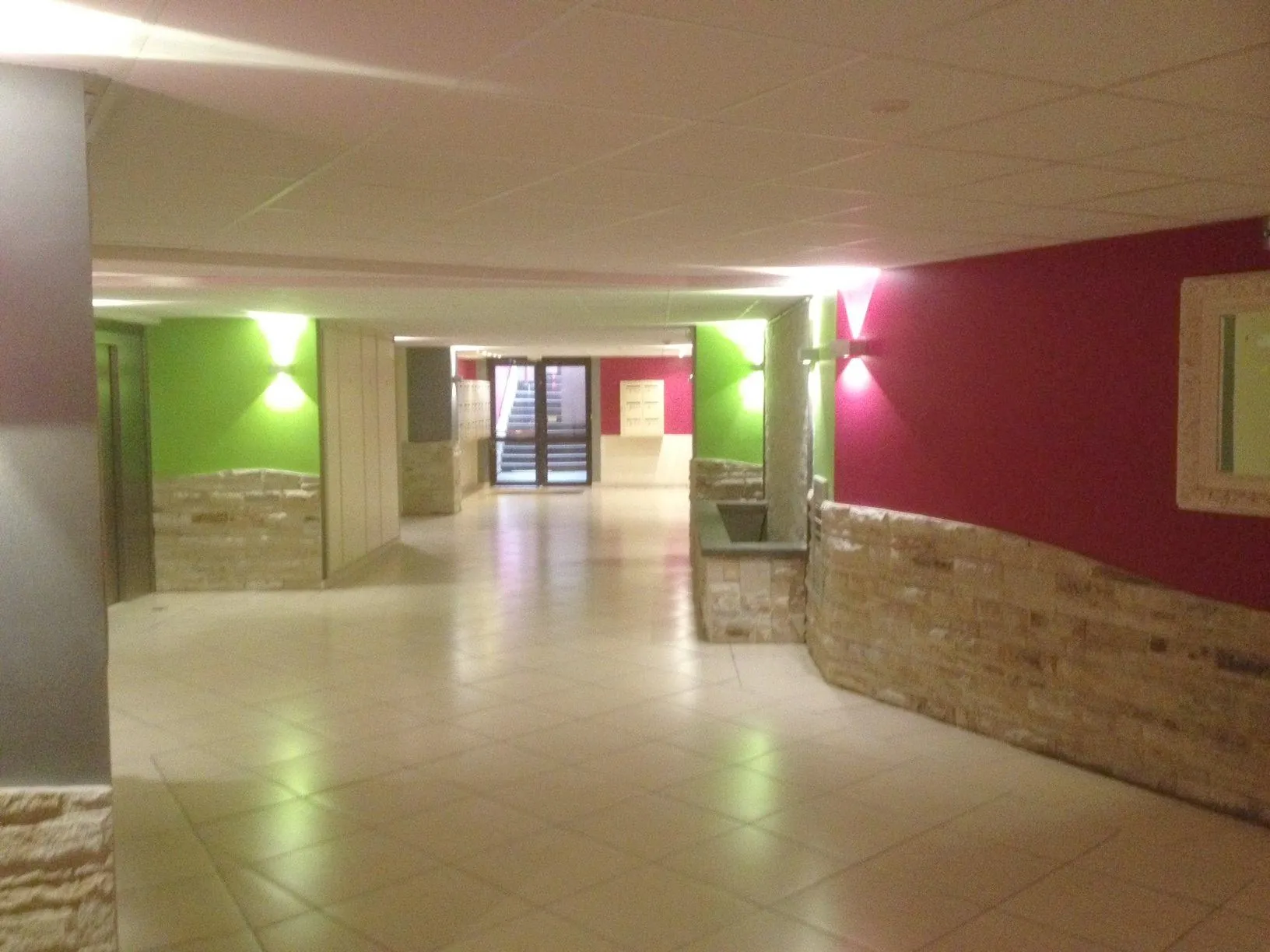 A vendre T2 lumineux avec varangue à Saint-Denis Montgaillard