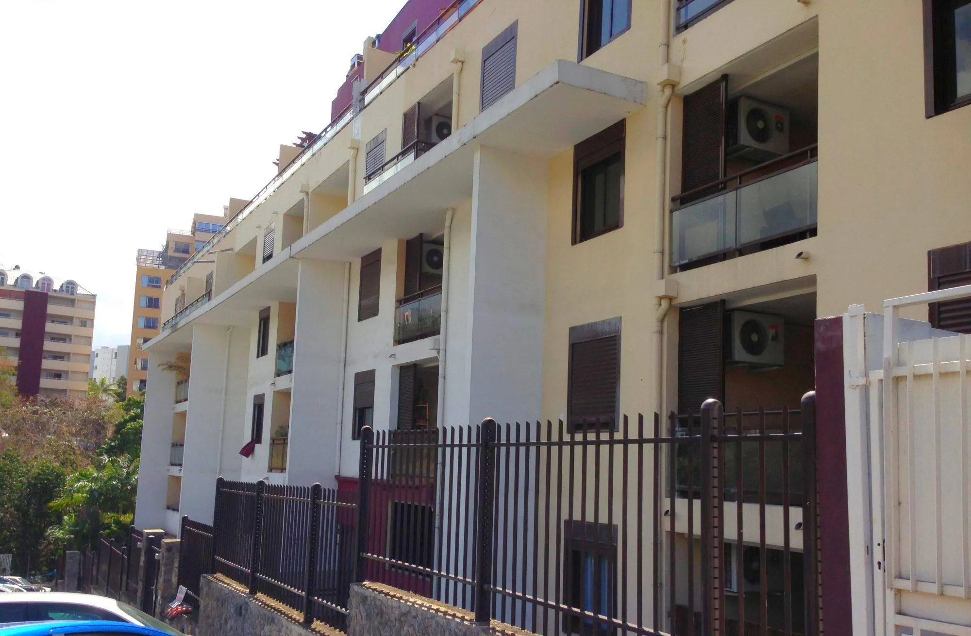 A vendre T2 lumineux avec varangue à Saint-Denis Montgaillard 