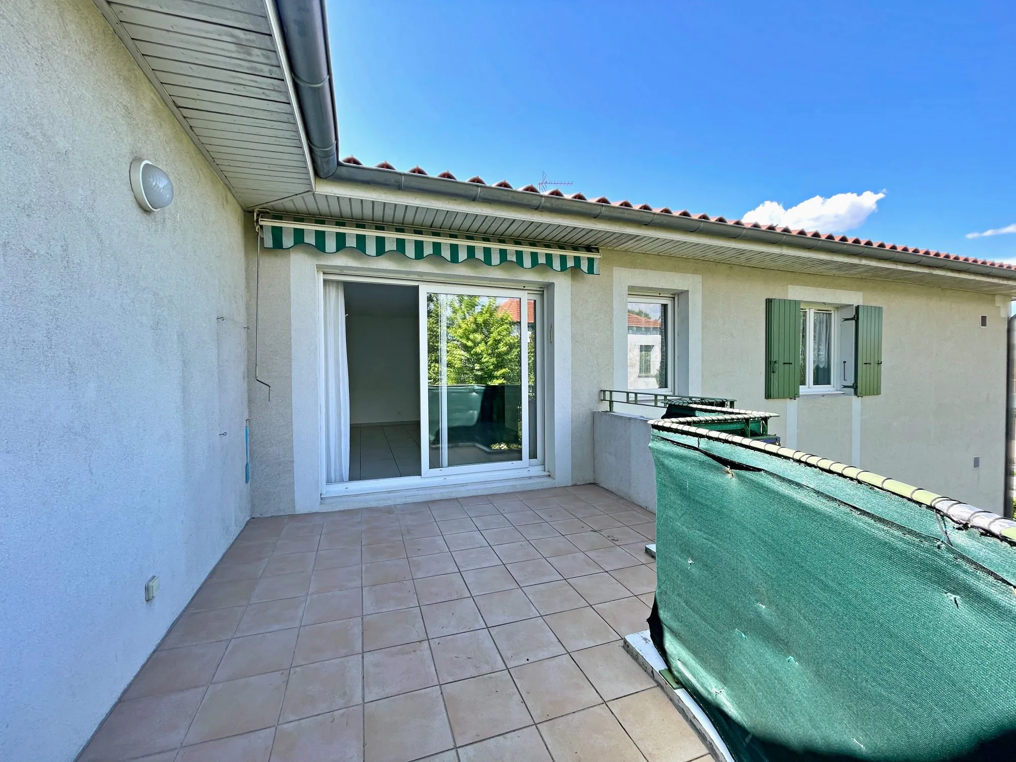 Terrasse Appartement T2 de 48m² avec terrasse, garage et cave à Montélimar