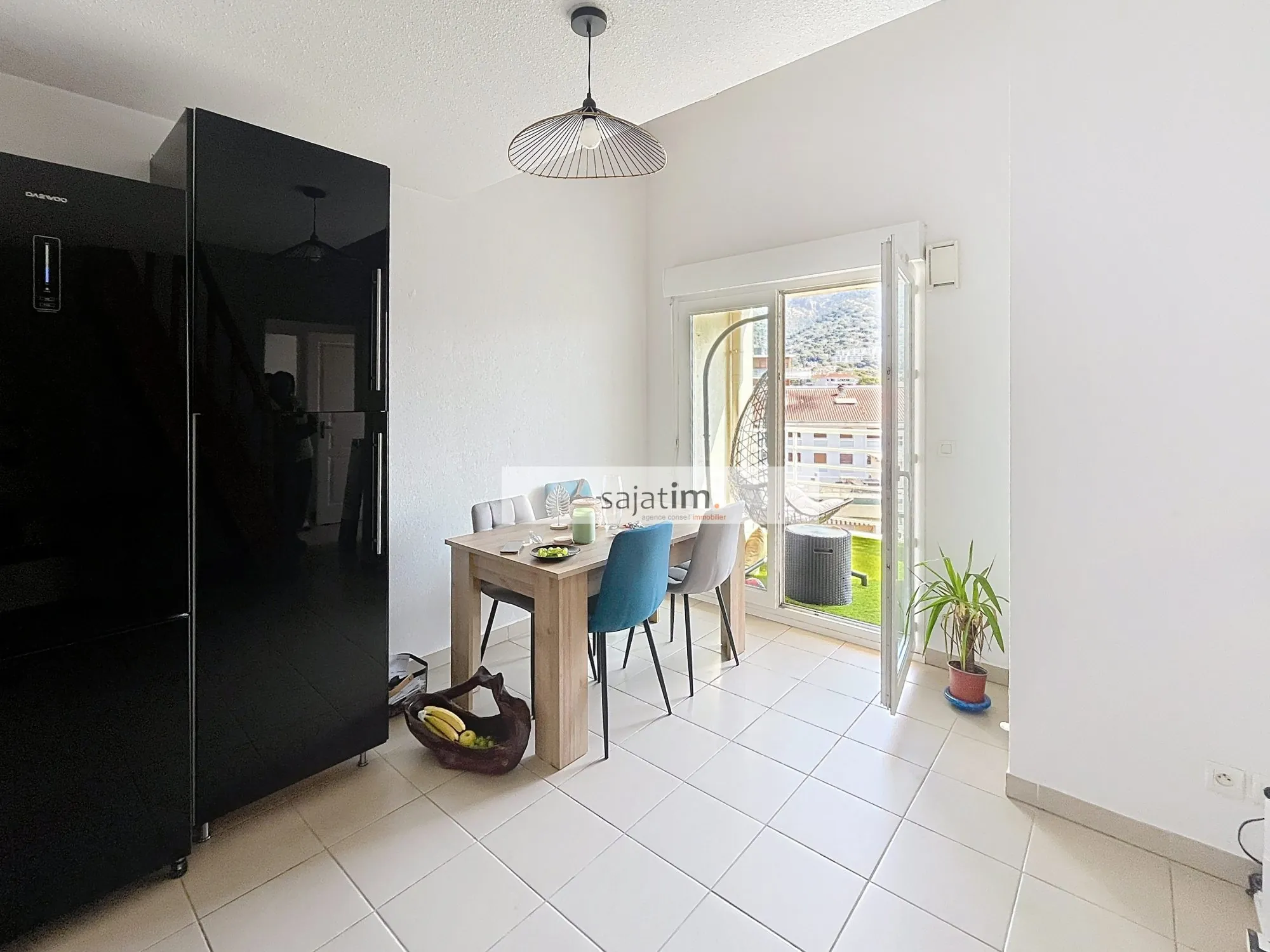 Appartement T2/T3 avec vue sur le Faron à Toulon – Dernier étage, terrasse, garage 