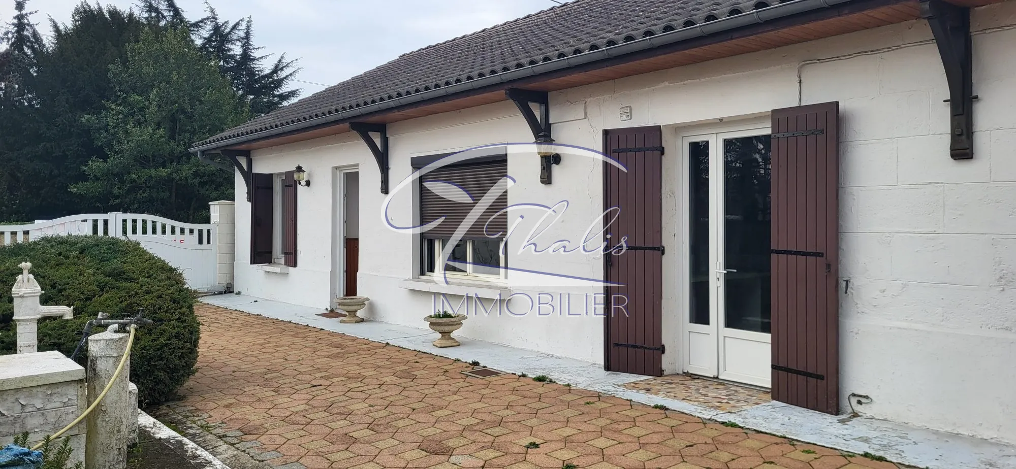 Maison à Saint-Loubès avec 4 chambres, jardin et possibilités de rénovation