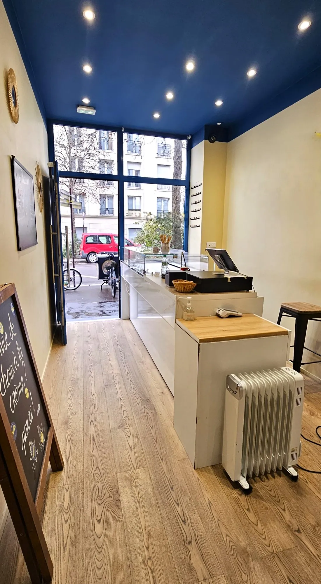 Fonds de commerce en petite restauration à Paris 10, faible loyer, équipement inclus 