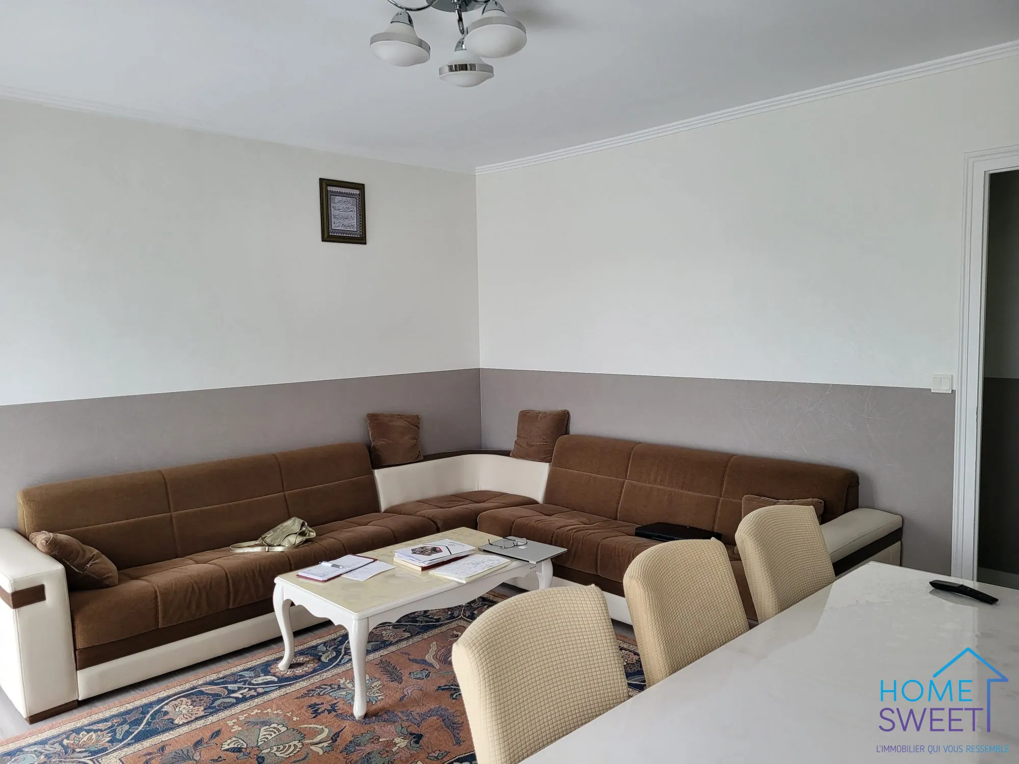 Salon/ Salle à manger Appartement T4 rénové avec cave et parking à Saint-Jean-de-la-Ruelle