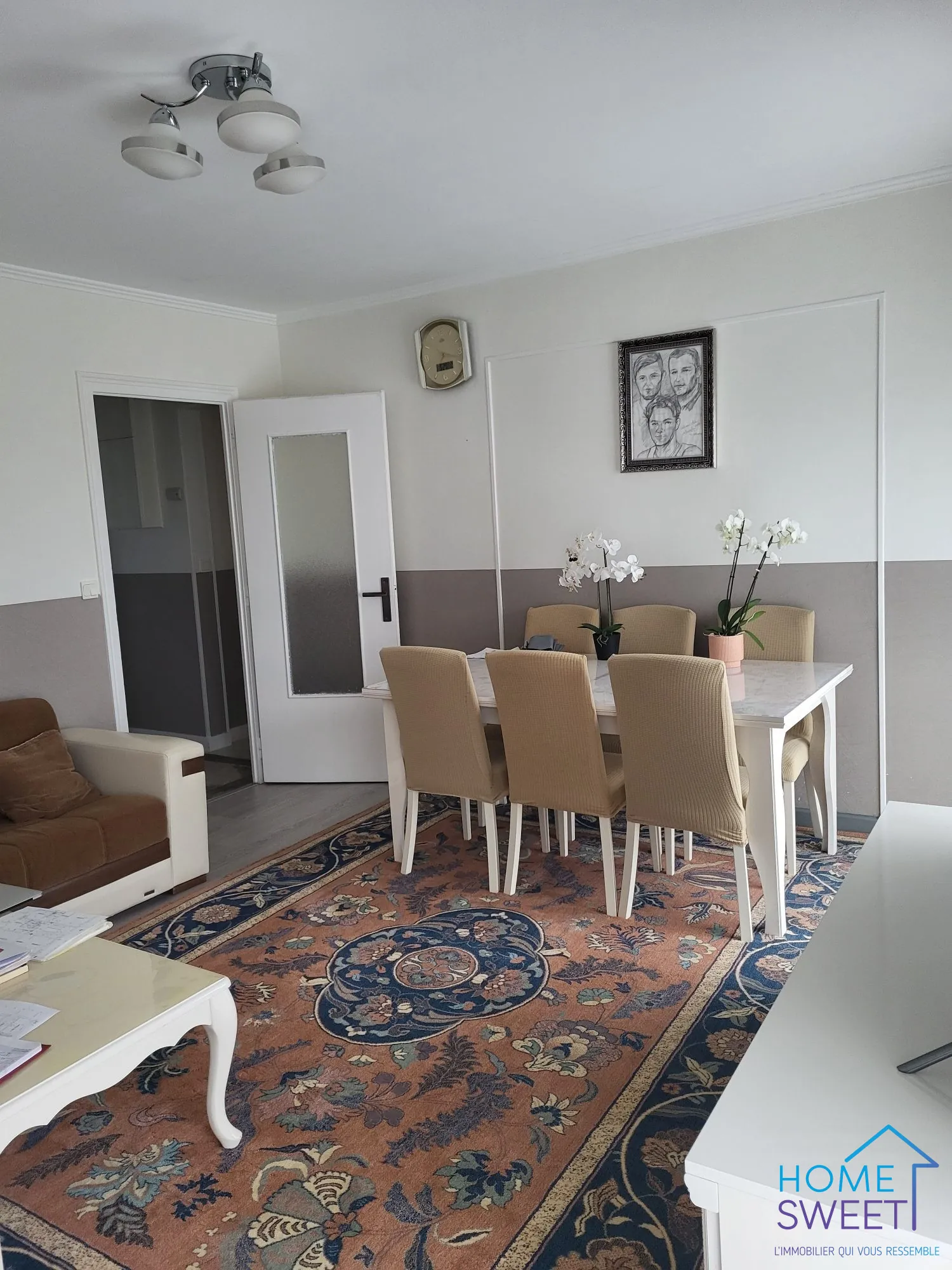 Salon /Salle à manger Appartement T4 rénové avec cave et parking à Saint-Jean-de-la-Ruelle 