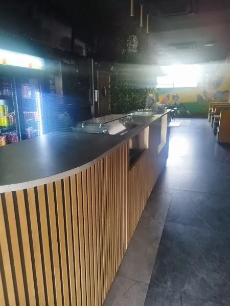 Fonds de commerce restaurant rénové à Sartrouville avec potentiel de développement