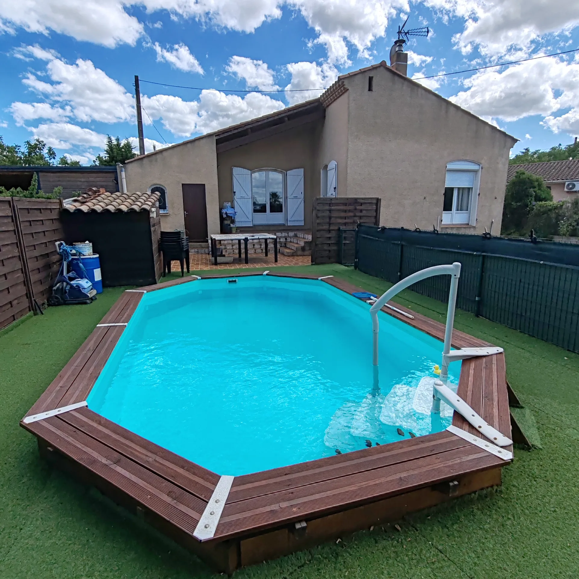 Villa avec piscine à Salles d'Aude - 3 chambres, grande terrasse, garage et terrain de 700 m²