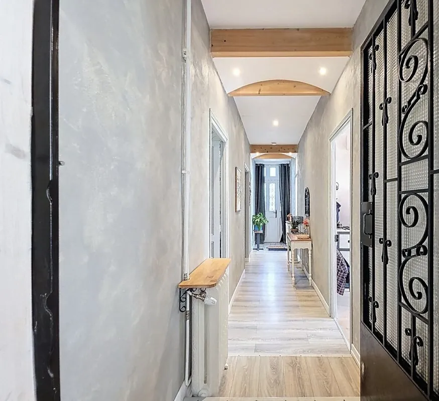 Maison de village rénovée proche de Saverdun avec 4 chambres et terrasse