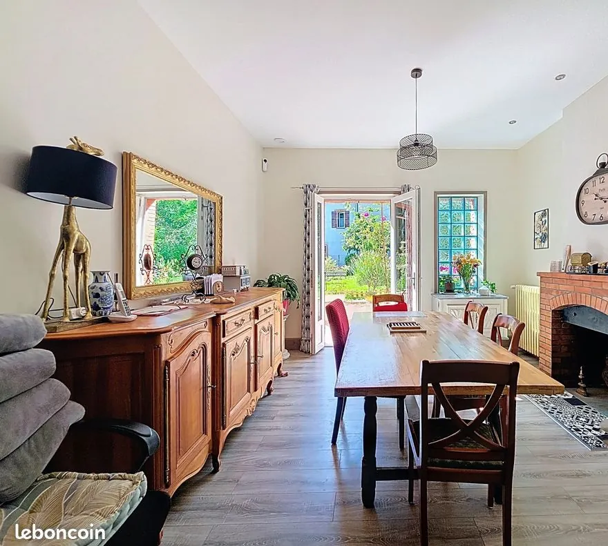 Maison de village rénovée proche de Saverdun avec 4 chambres et terrasse 