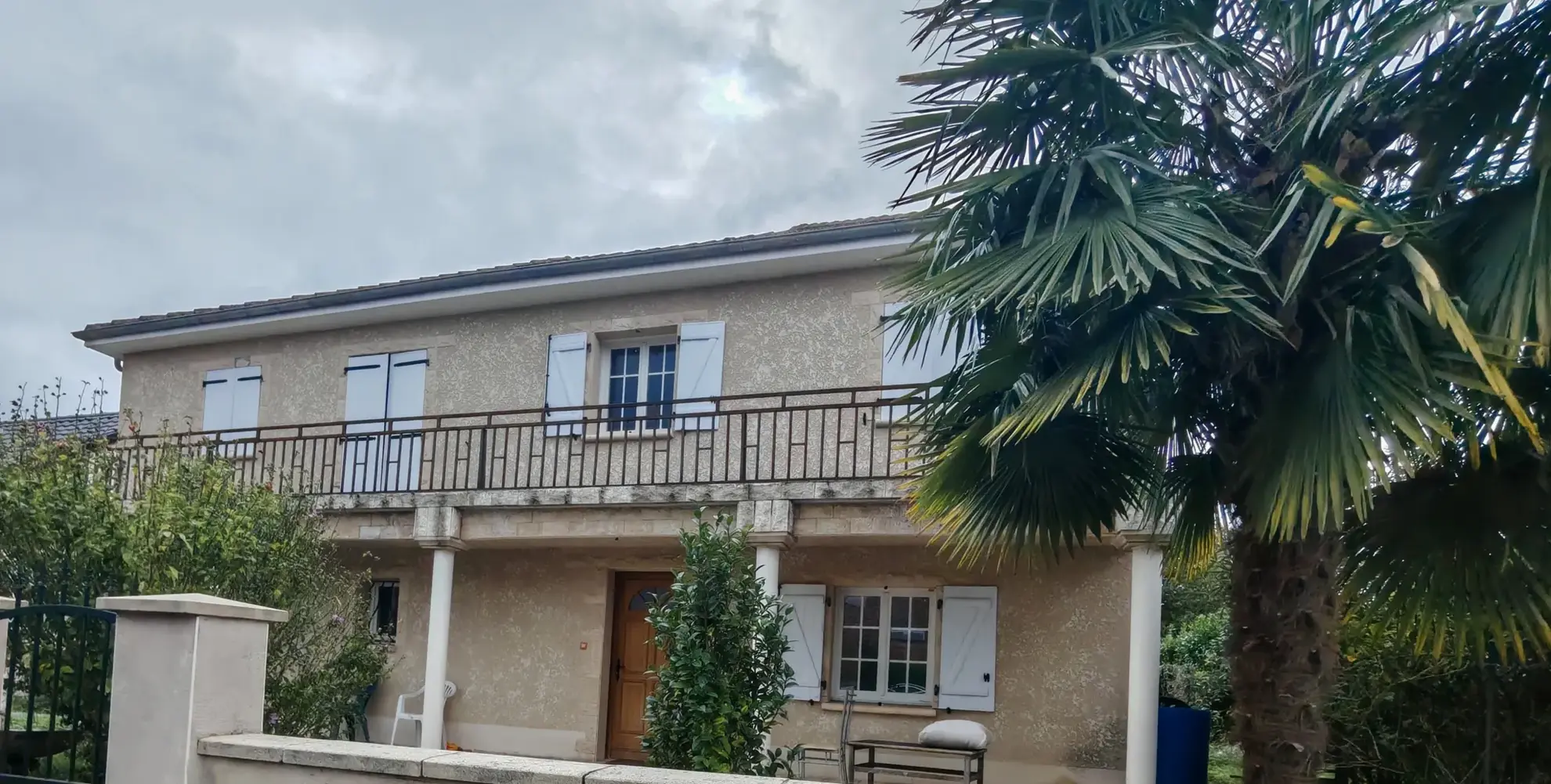 Belle maison atypique avec piscine en vente à Malemort
