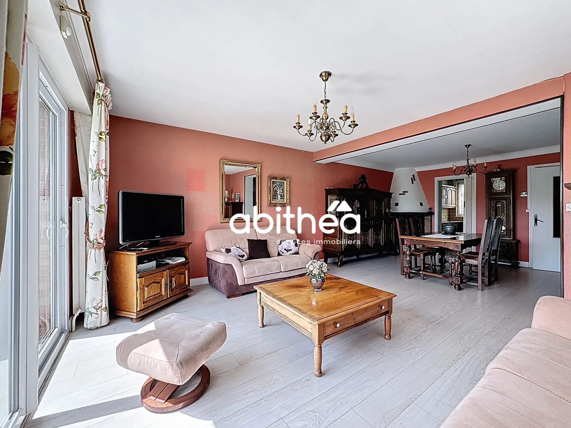 Maison semi-individuelle avec jardin, garage et vue dégagée à Sainte-Catherine