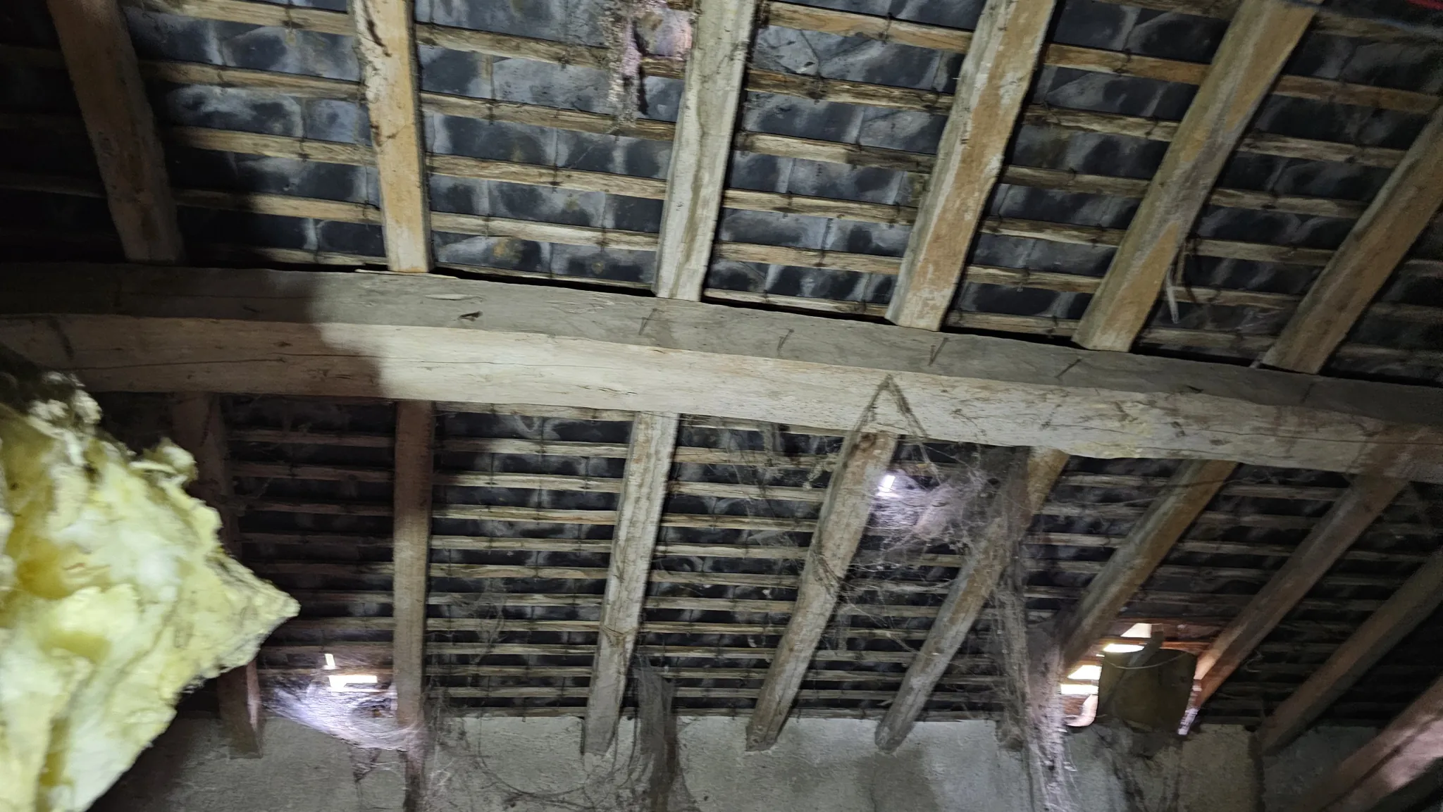 Maison individuelle avec grand jardin à Ecueille – Rénovation à prévoir 