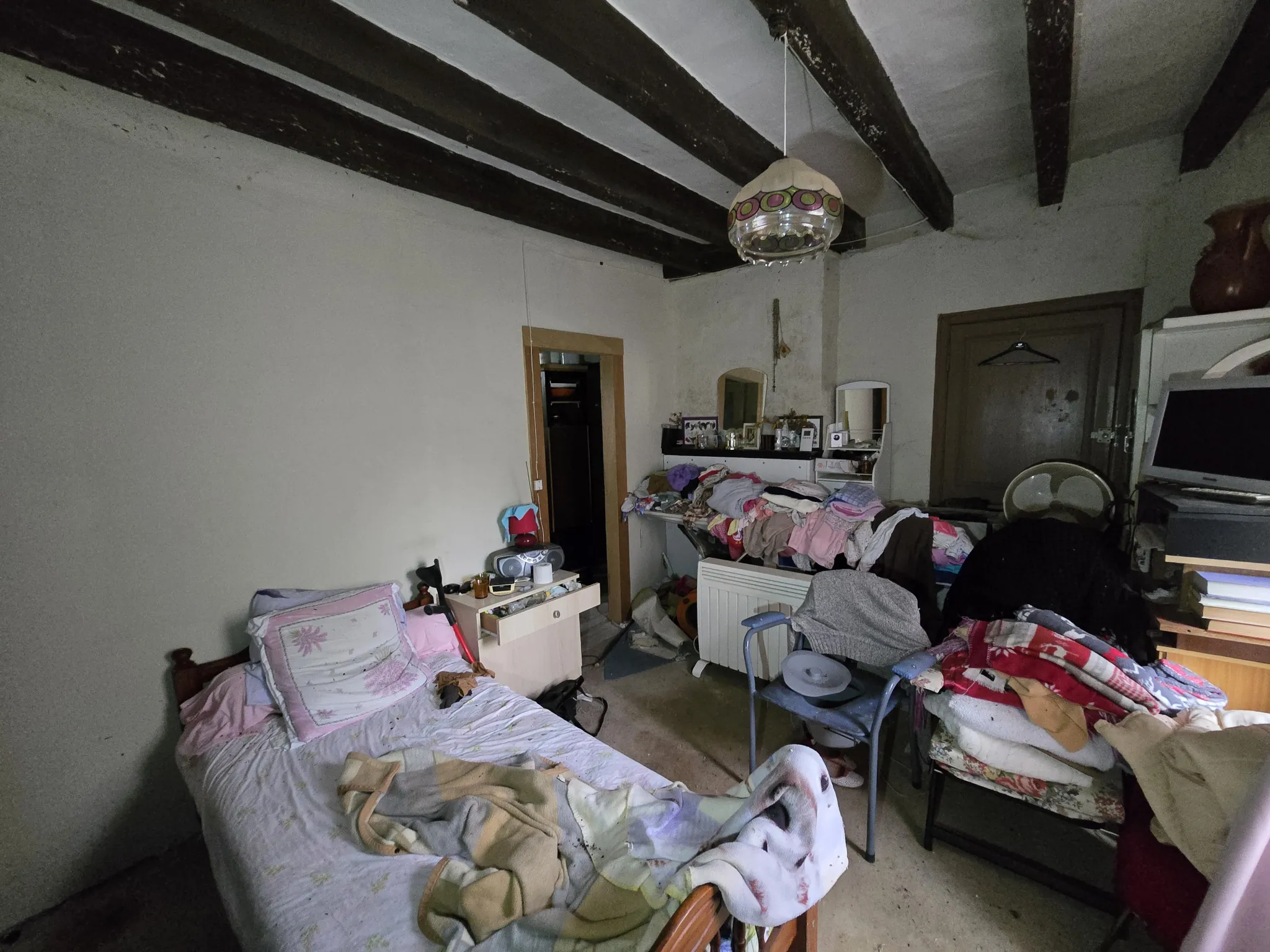 Maison individuelle avec grand jardin à Ecueille – Rénovation à prévoir 