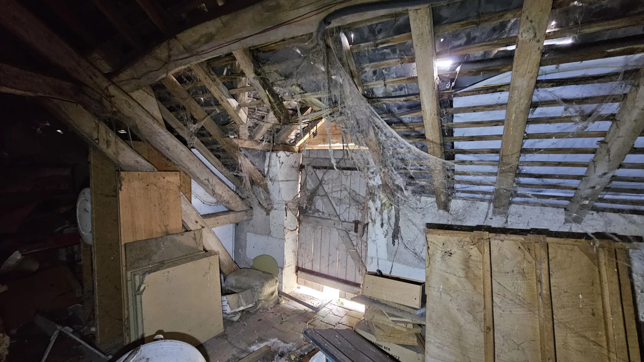 Maison individuelle avec grand jardin à Ecueille – Rénovation à prévoir 